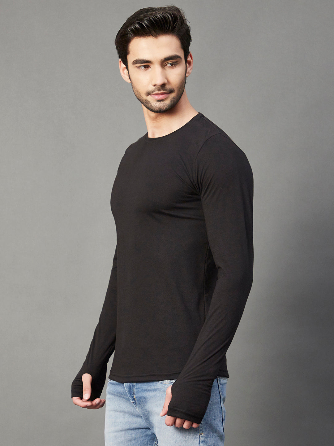 Men Black Thumbhole Round Neck Full Sleeve T-Shirt