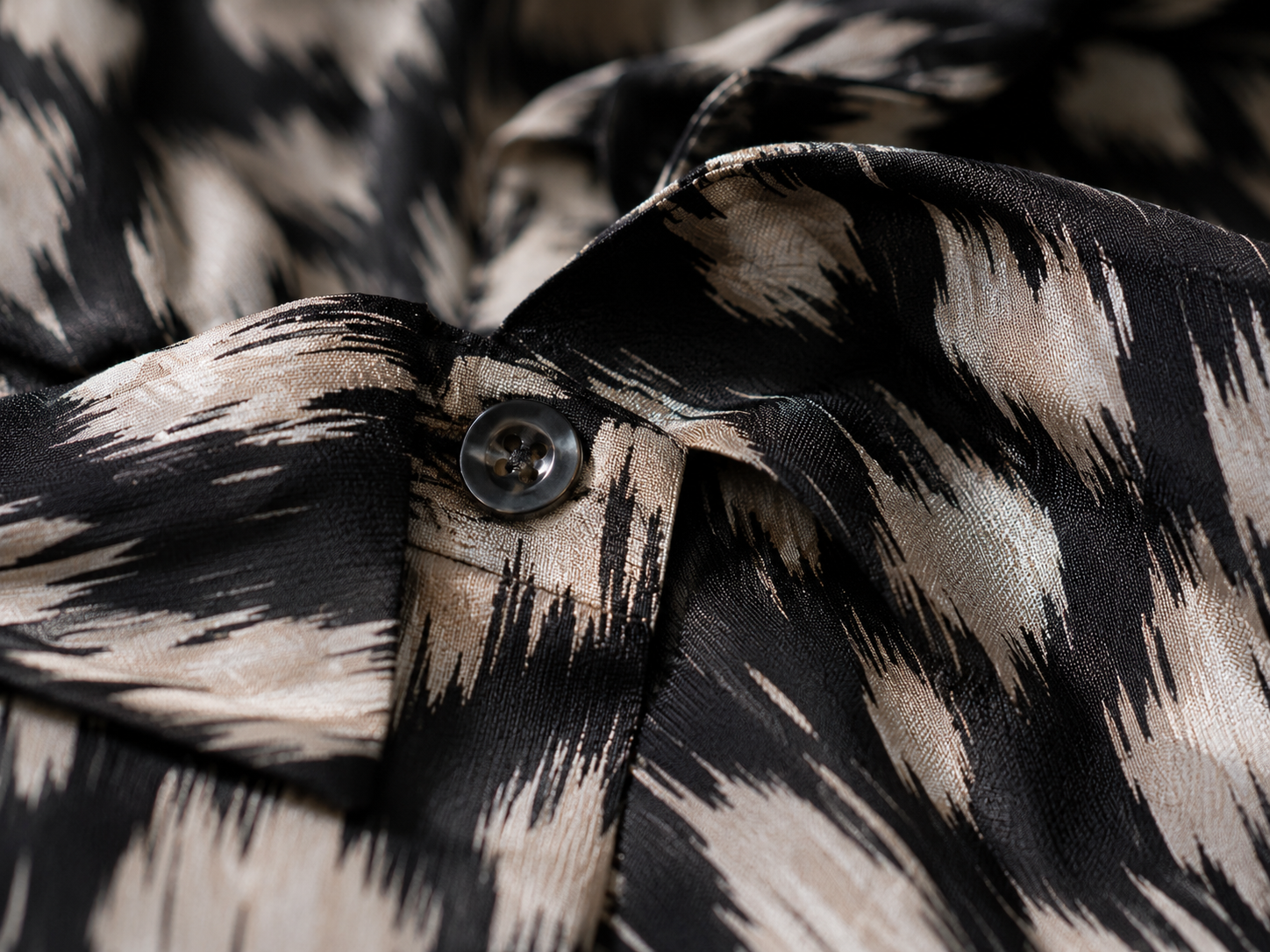 Women Monochrome Ikat Print Shirt