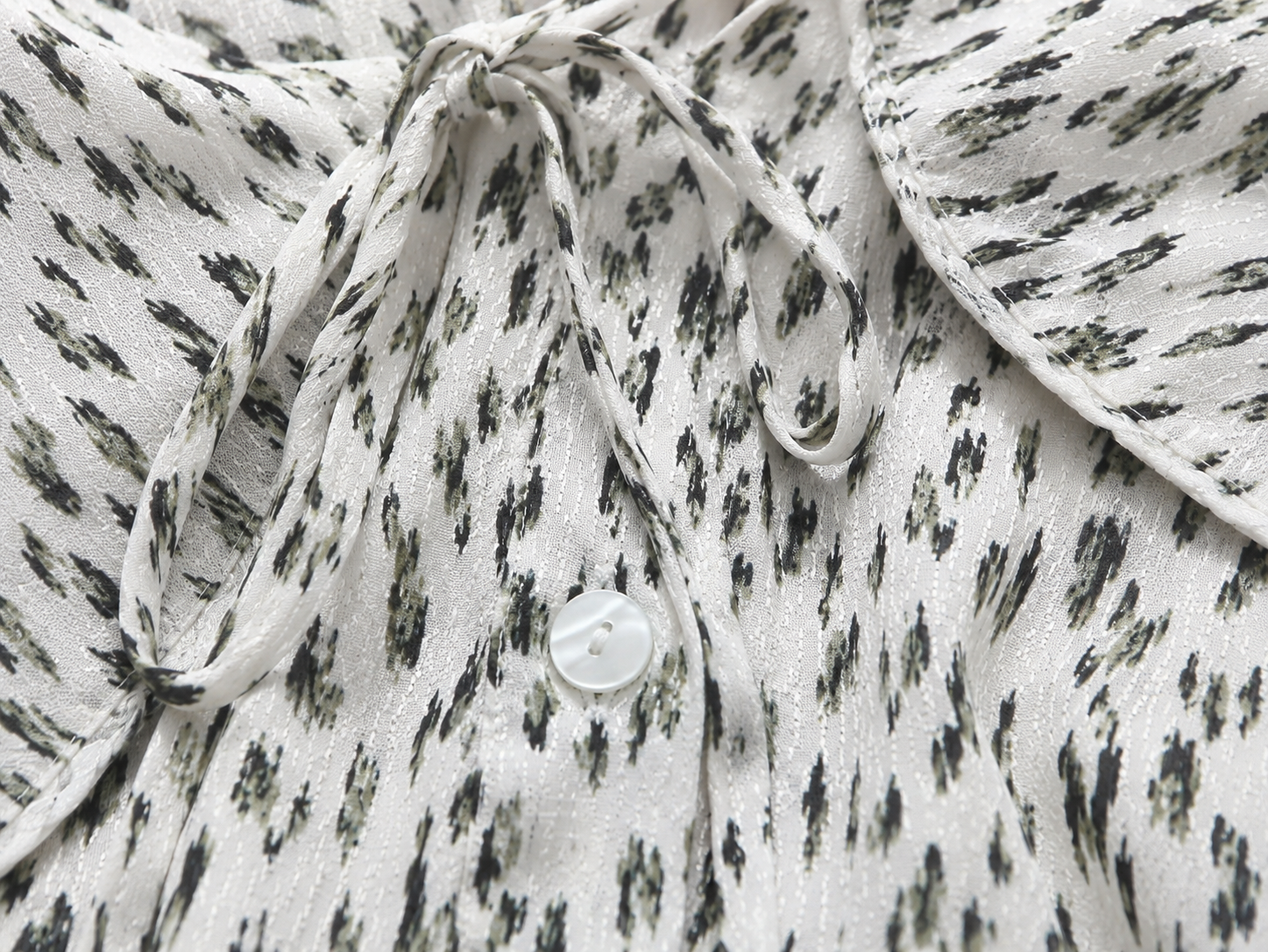 Women Ditsy Print Peter Pan Collar Shirt