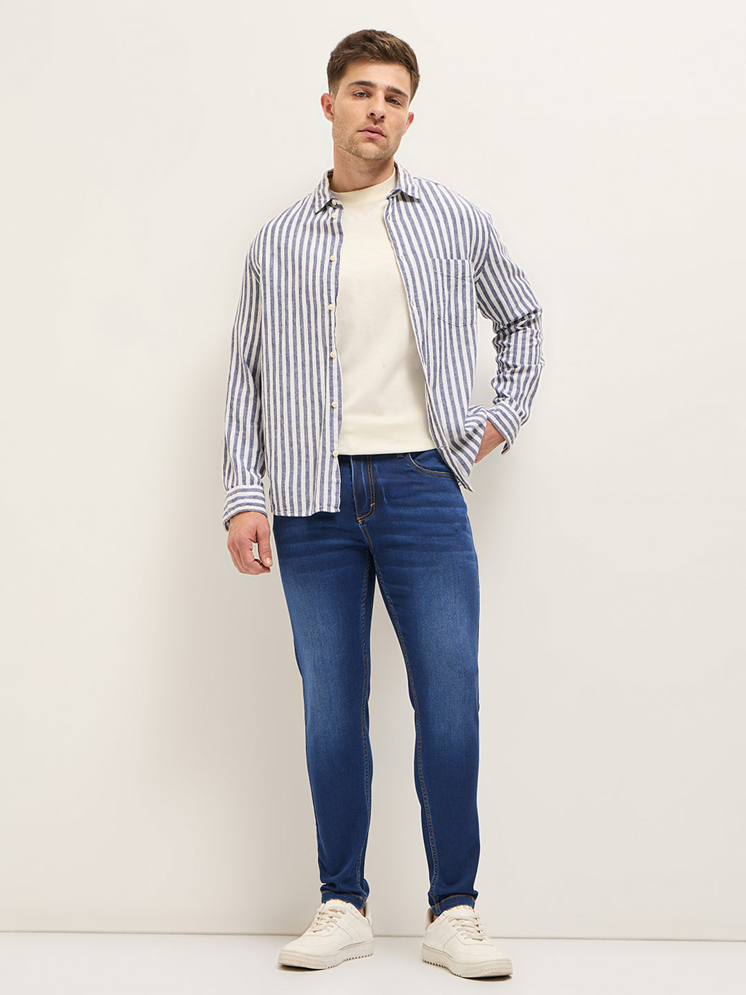 Men BlueLight Fade Mid-Rise Skinny Fit Jeans