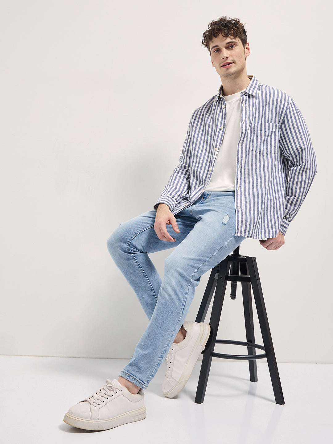 Men Light BlueLight Fade Distressed Patch Mid-Rise Relaxed Fit Jeans