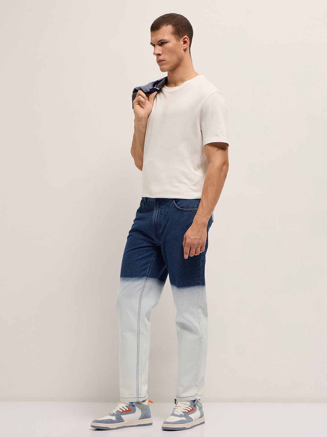 Men Mid Blue Mid-Rise Straight Fit Jeans
