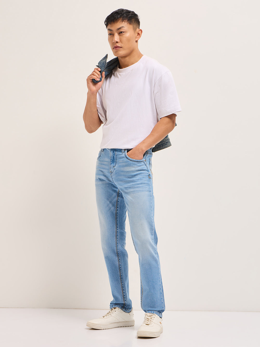 Men Light BlueLight Fade Mid-Rise Relaxed Fit Jeans