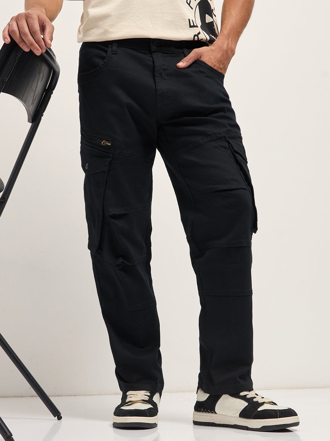 Men Black Solid Straight Fit Cargo Denim