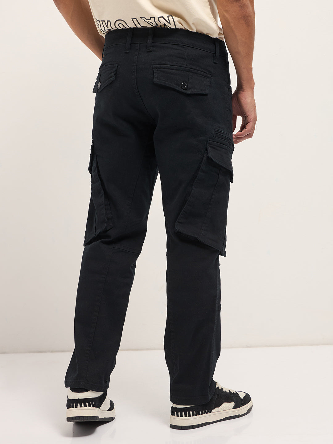 Men Black Solid Straight Fit Cargo Denim