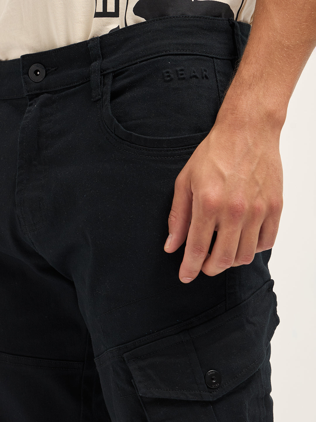 Men Black Solid Straight Fit Cargo Denim