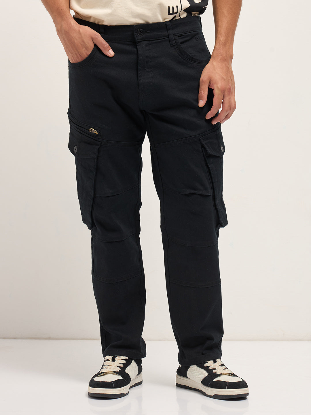 Men Black Solid Straight Fit Cargo Denim