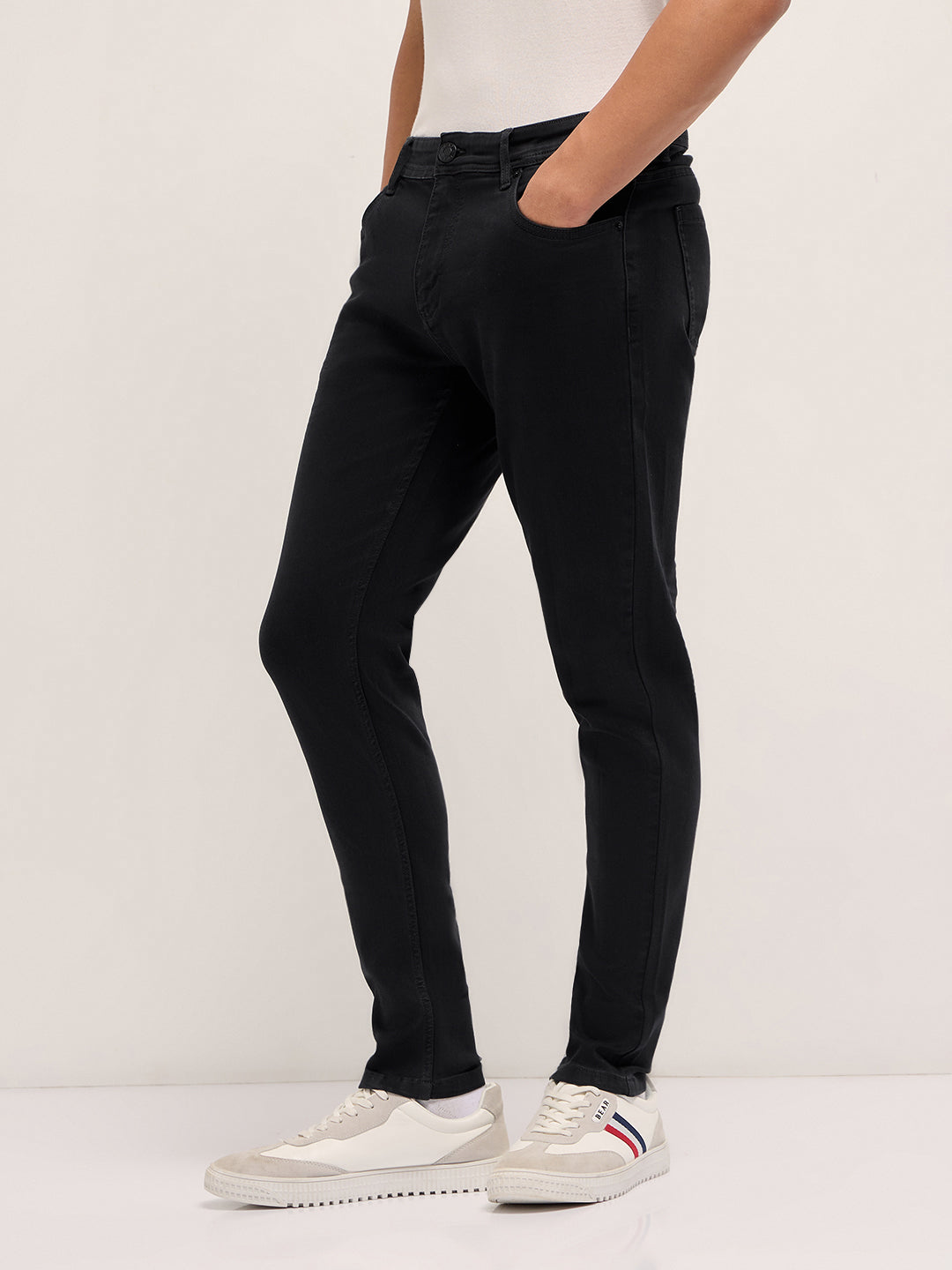 Men Black Solid Mid Rise Jeans