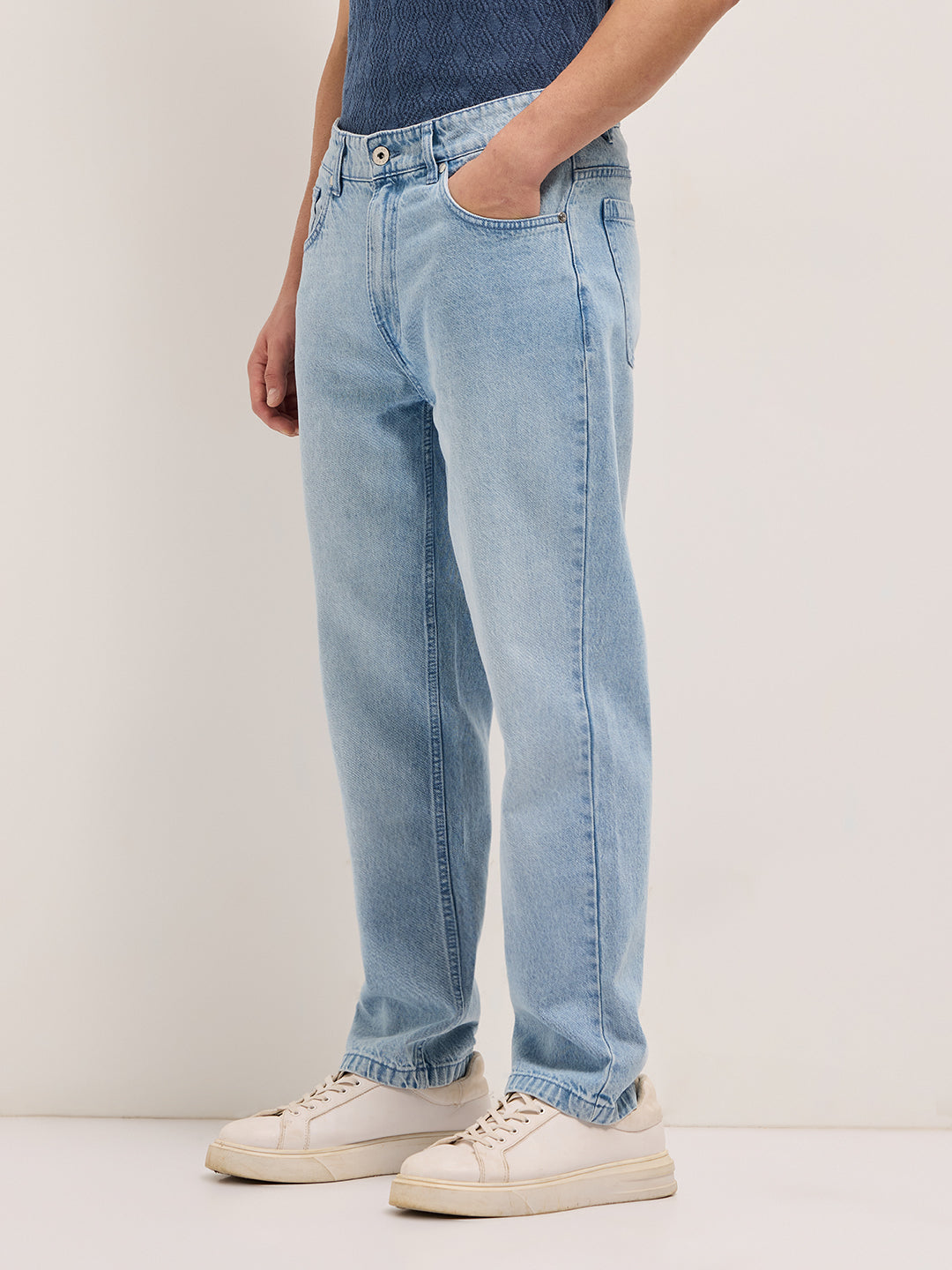 Men Light BlueLight Fade Distressed Mid-Rise Straight Fit Jeans
