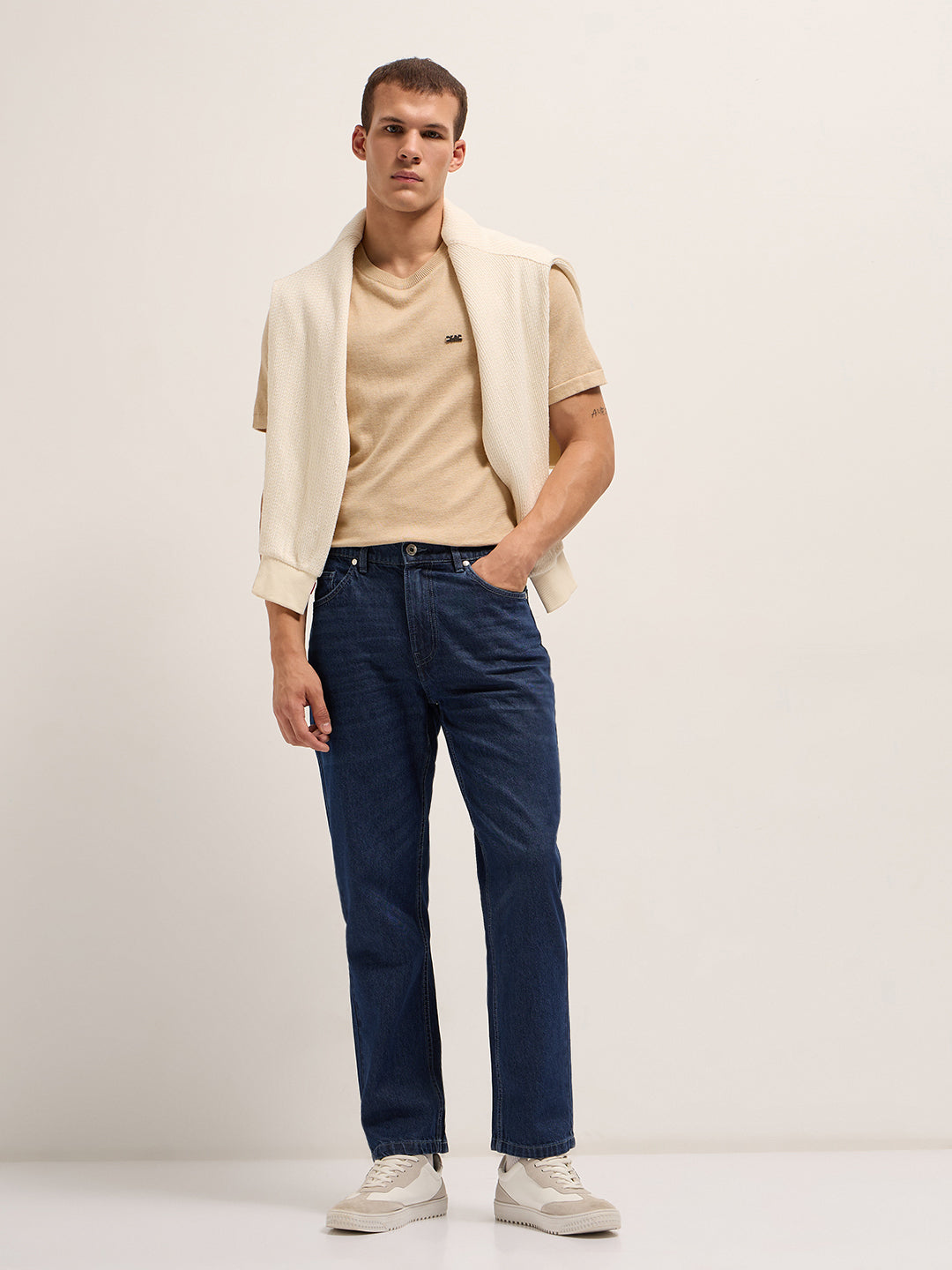 Men Mid Blue Solid Mid-Rise Straight Fit Jeans