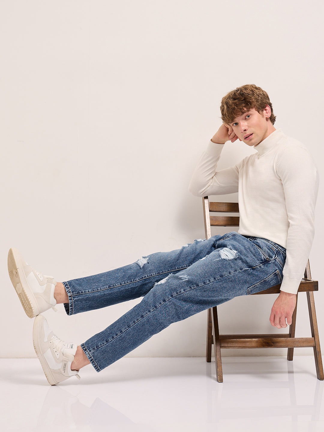 Men Light BlueLight Fade Distressed Mid-Rise Relaxed Fit Jeans