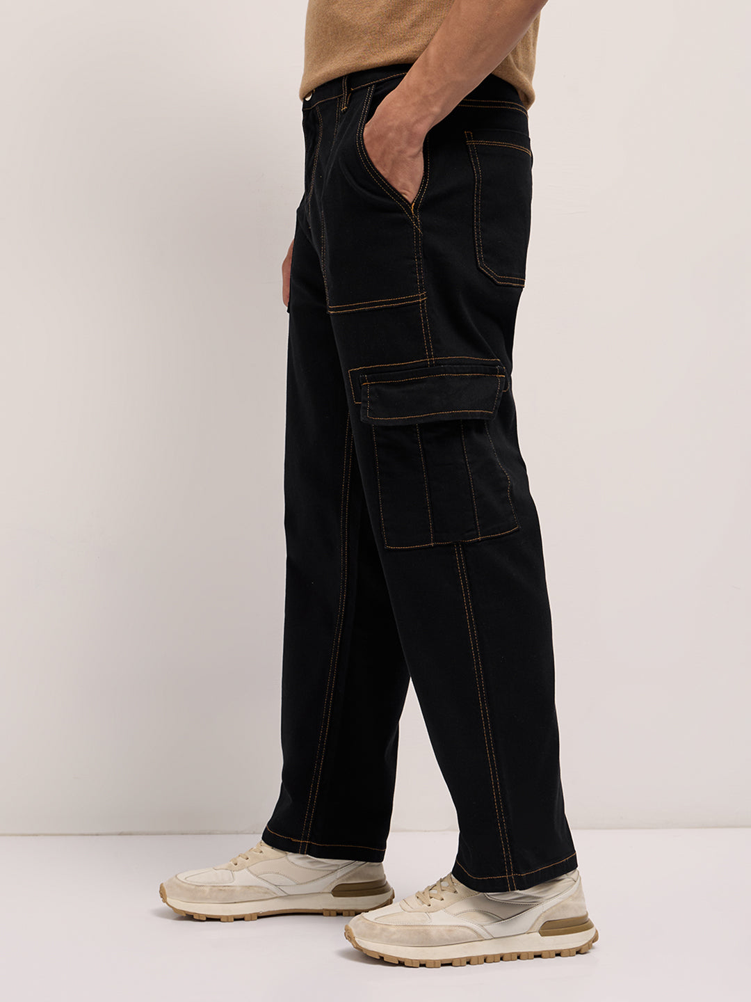 Men Black Mid-Rise Baggy Fit Cargo Jeans
