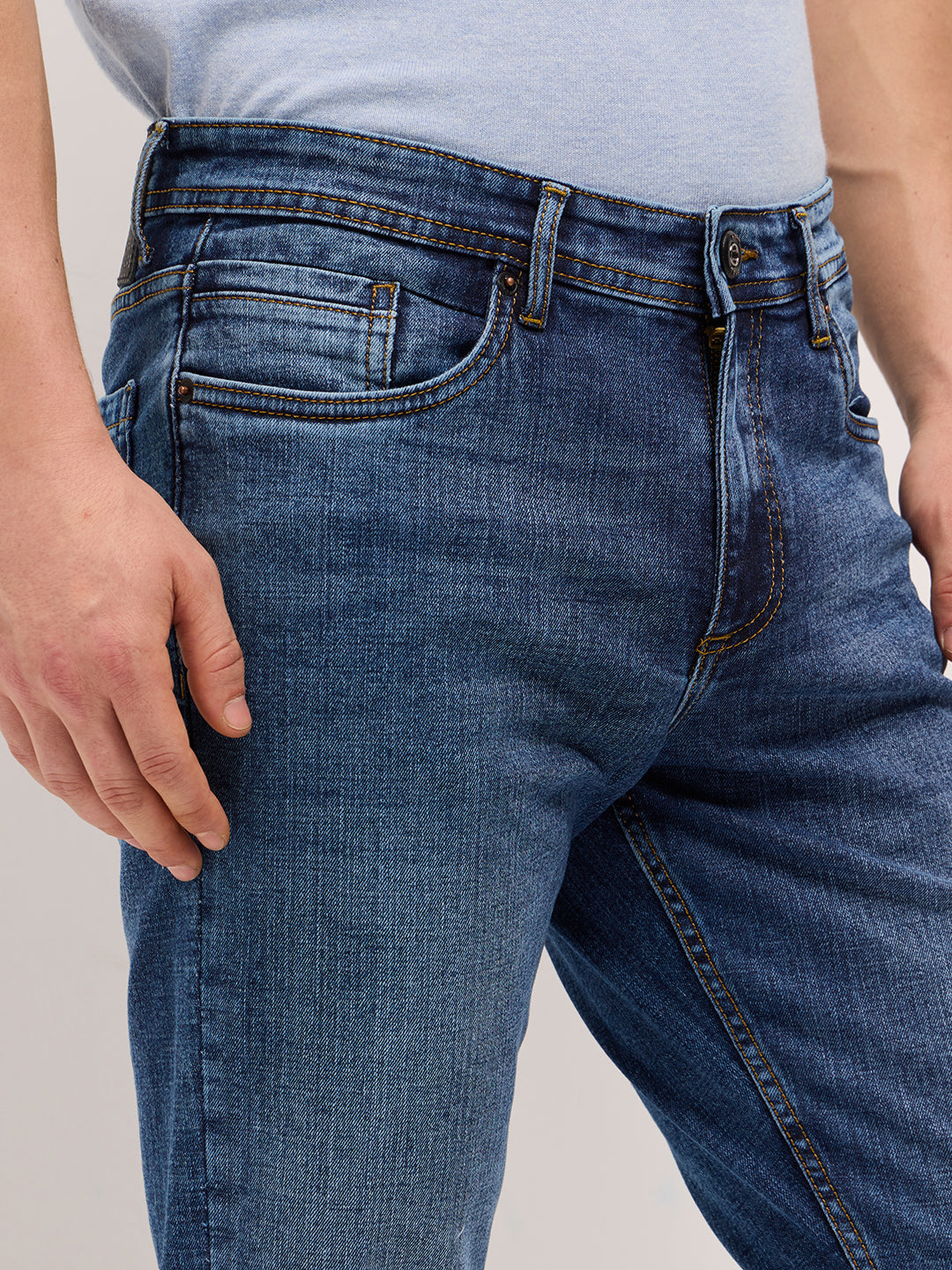 Men Mid BlueLight Fade Slim Fit Mid-Rise Jeans