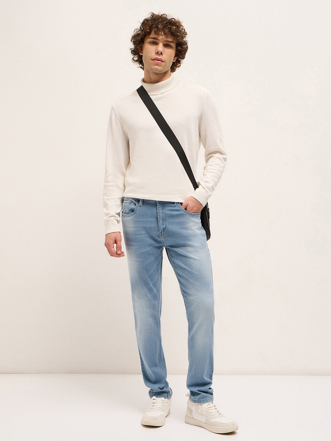 Men Light BlueLight Fade Mid-Rise Slim Fit Jeans