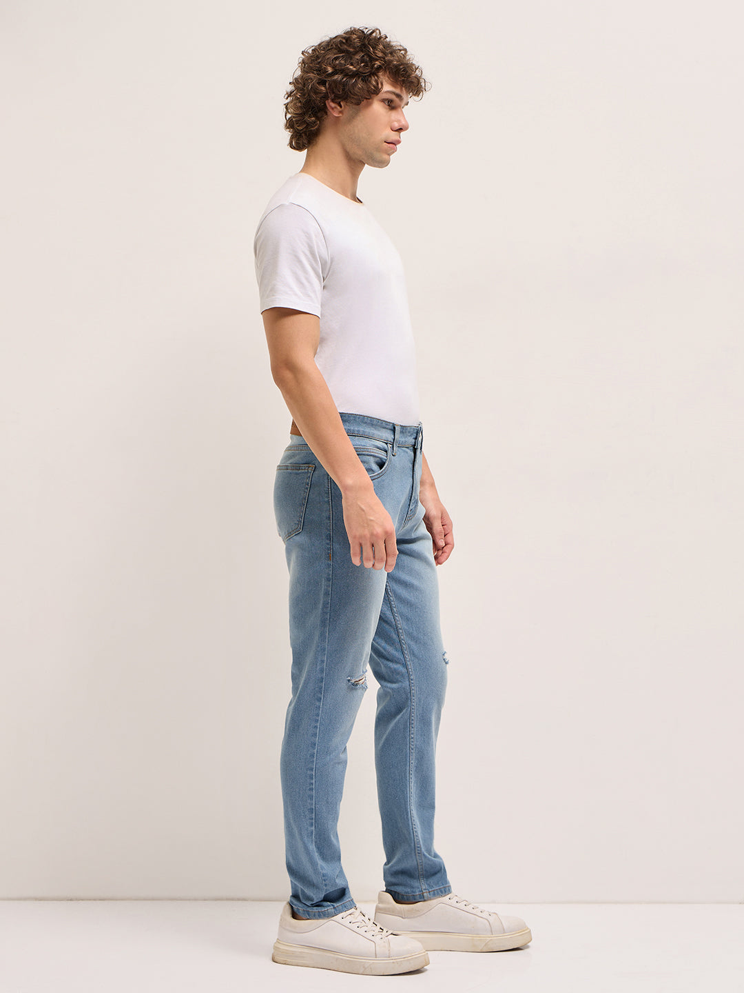 Men BlueLight Fade Lightly distressed Mid-Rise Relaxed Fit Jeans