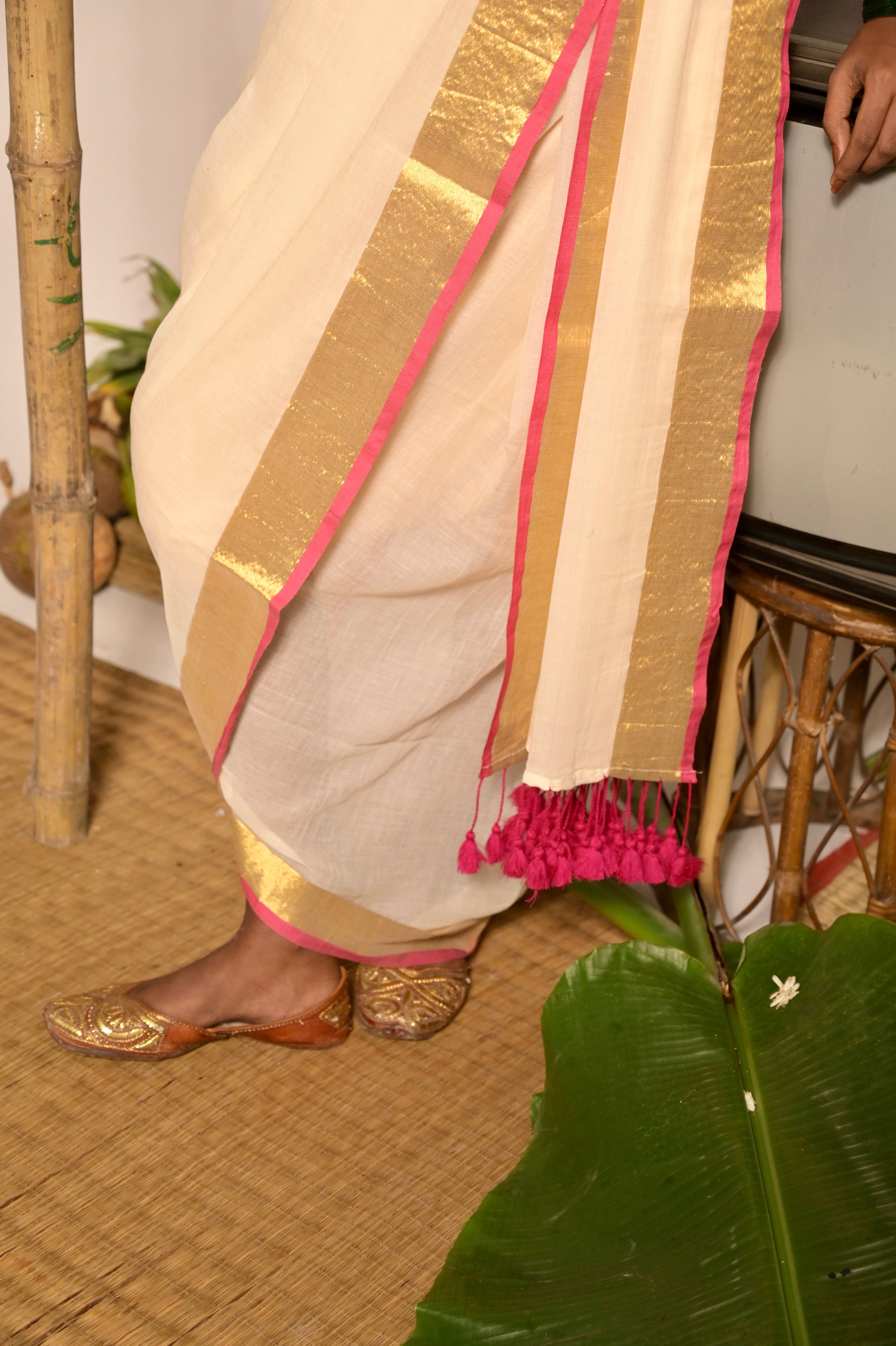 Chandralekha Off white mul cotton handwoven saree with golden and pink border