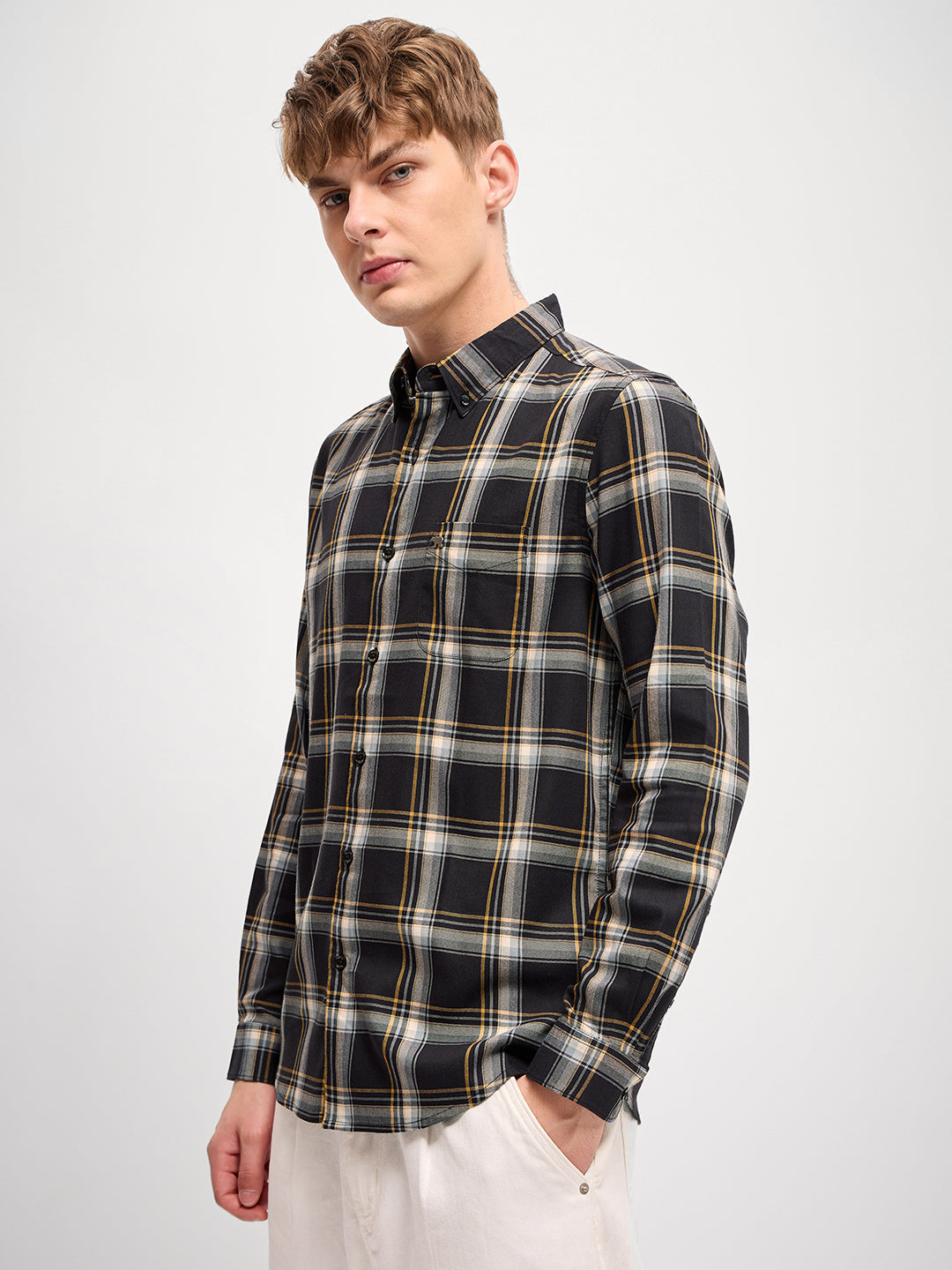 Men Black Checked Slim Fit Casual Shirt