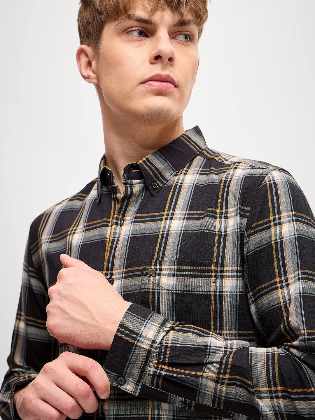 Men Black Checked Slim Fit Casual Shirt