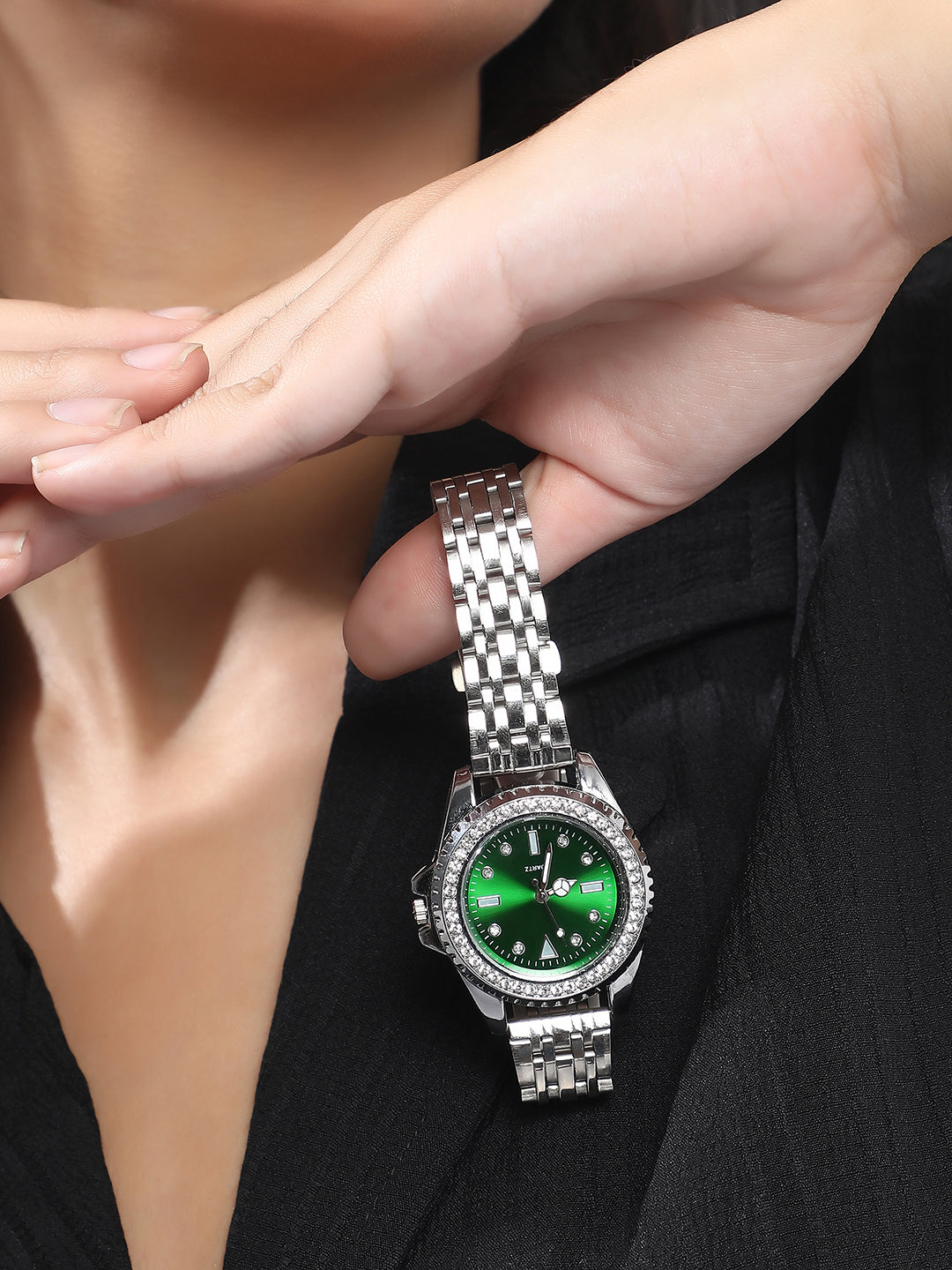 The Kinova Round Watch - Metallic Silver