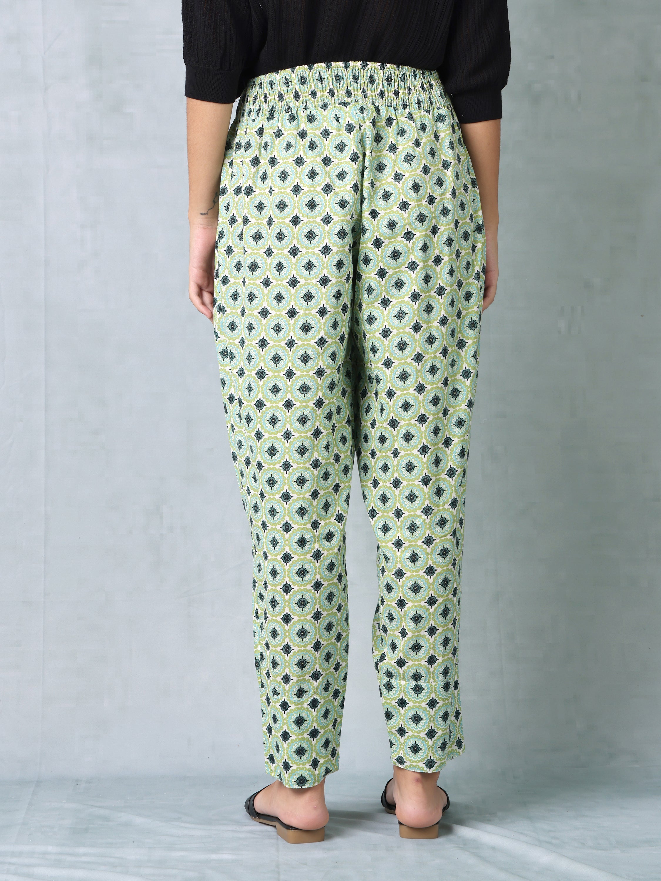 Women Floral Printed Relaxed Fit pants