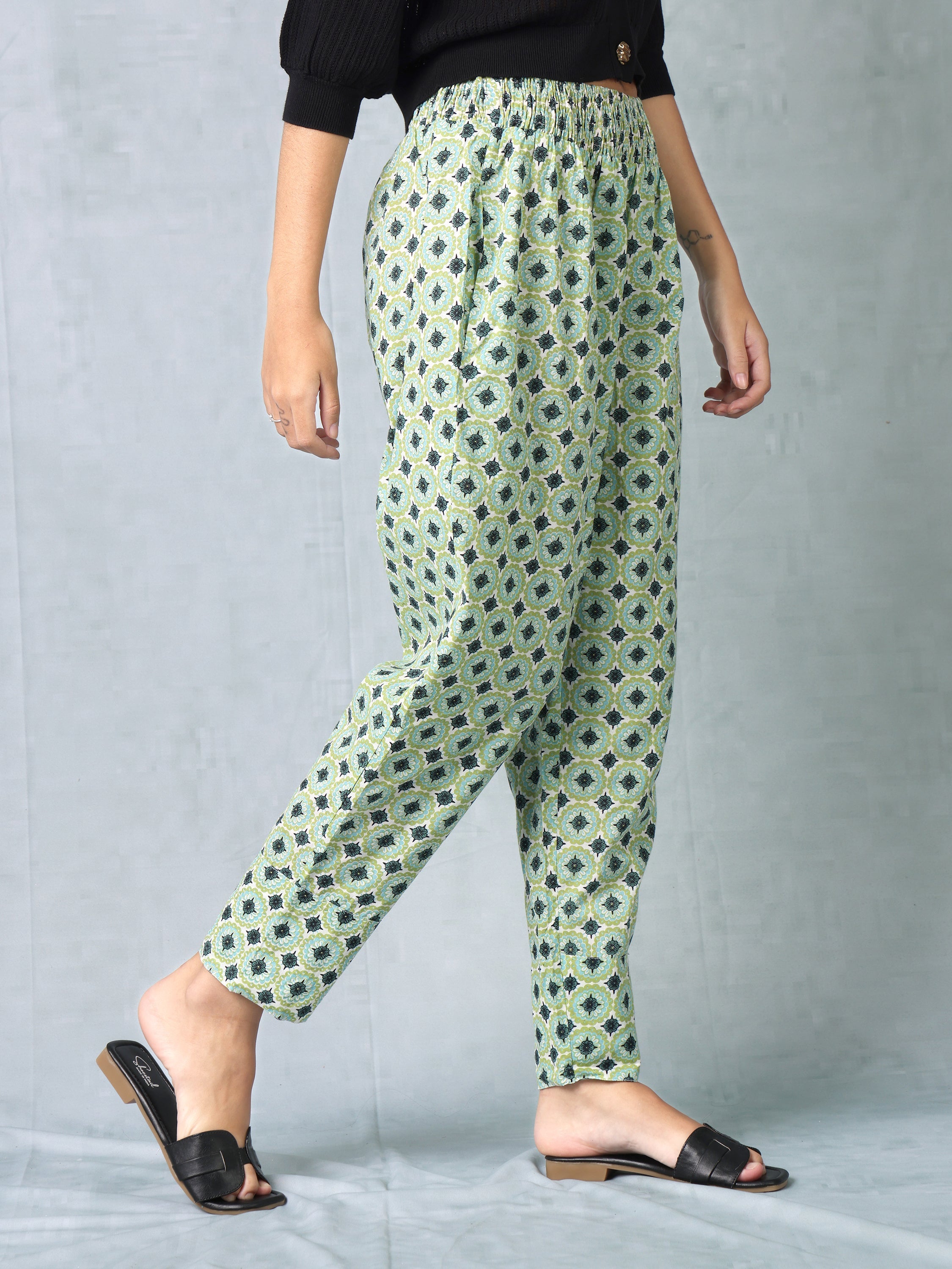 Women Floral Printed Relaxed Fit pants