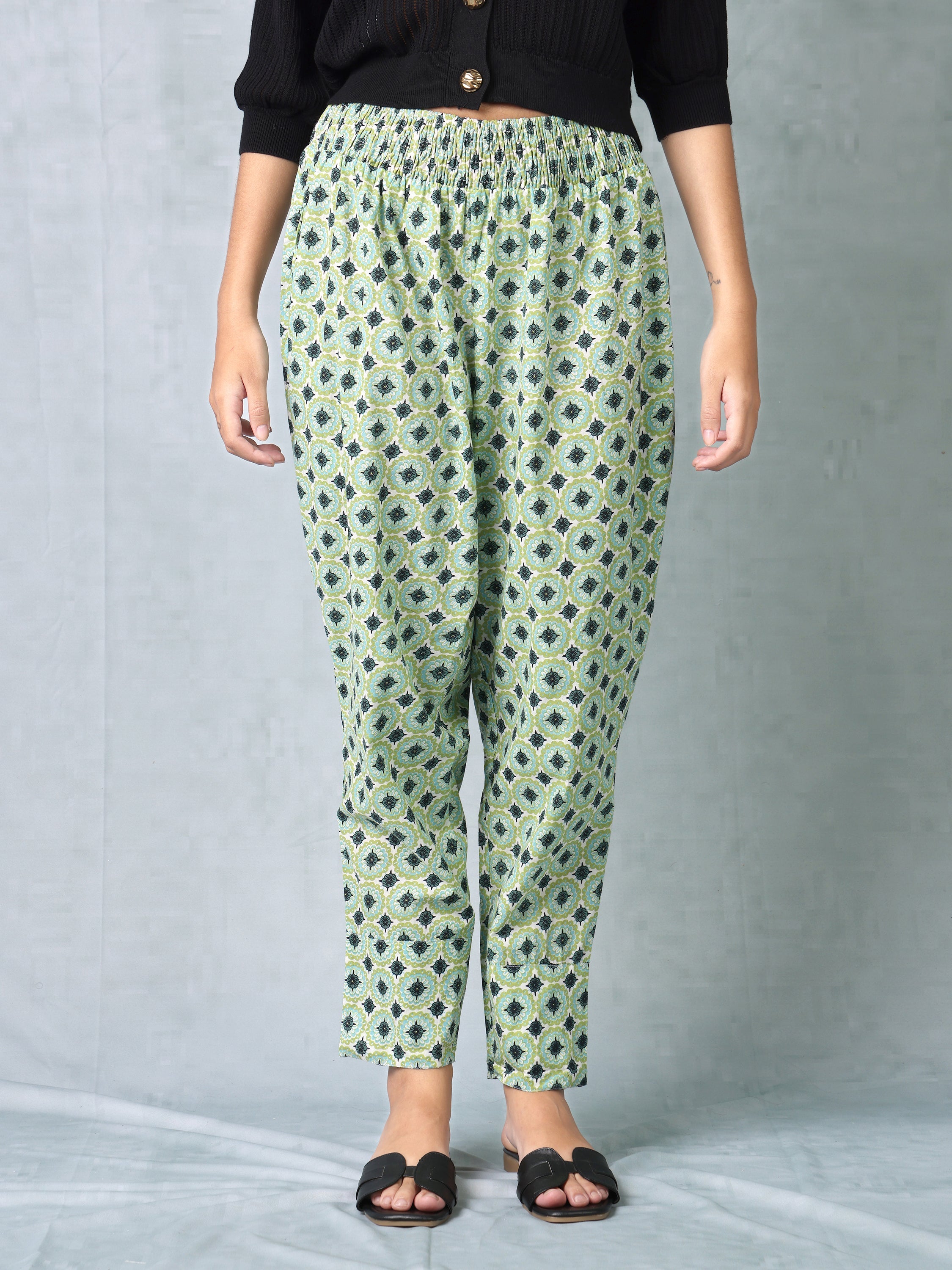 Women Floral Printed Relaxed Fit pants