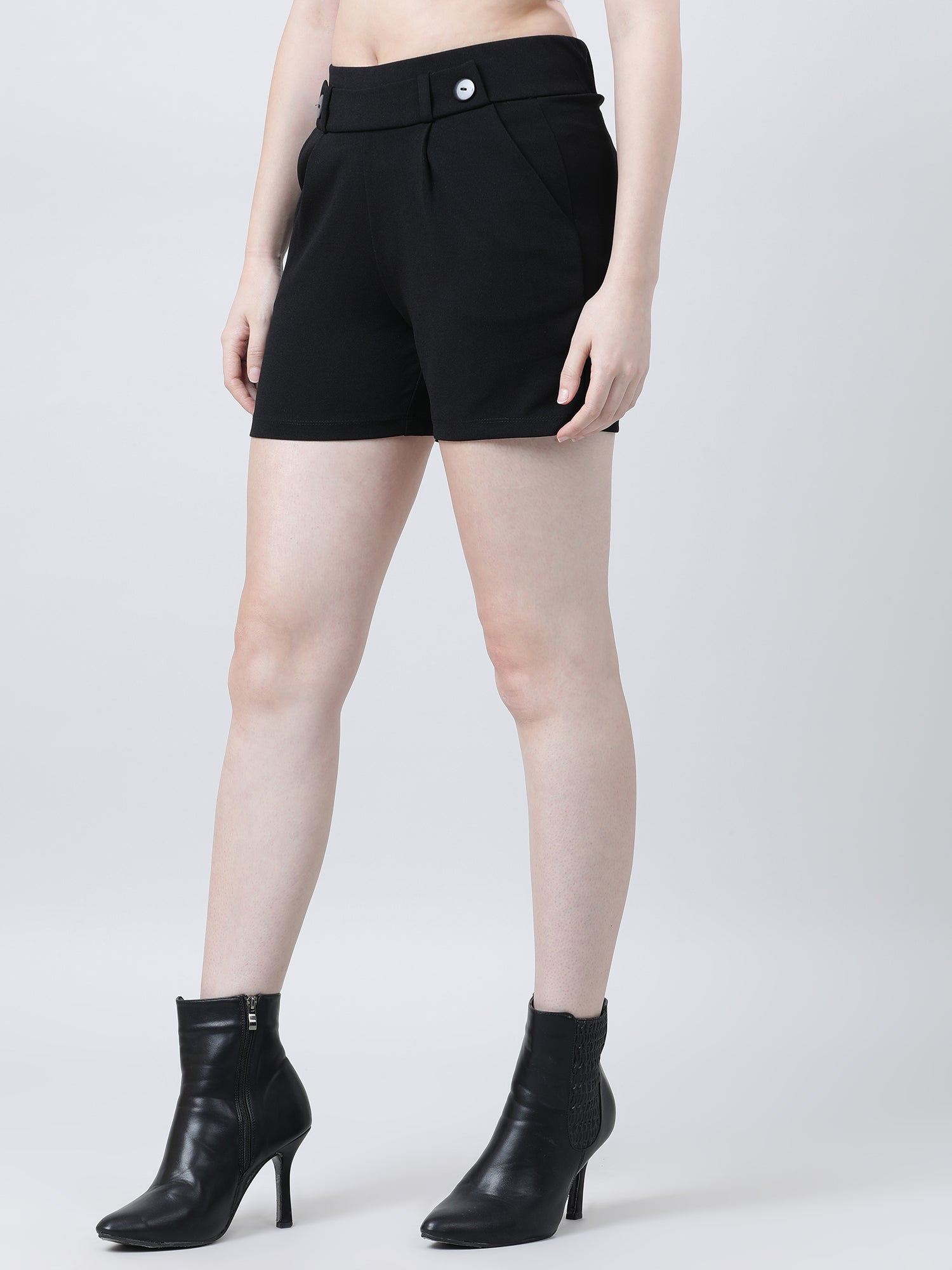 Women Slim Fit Black Shorts With Insert Pockets