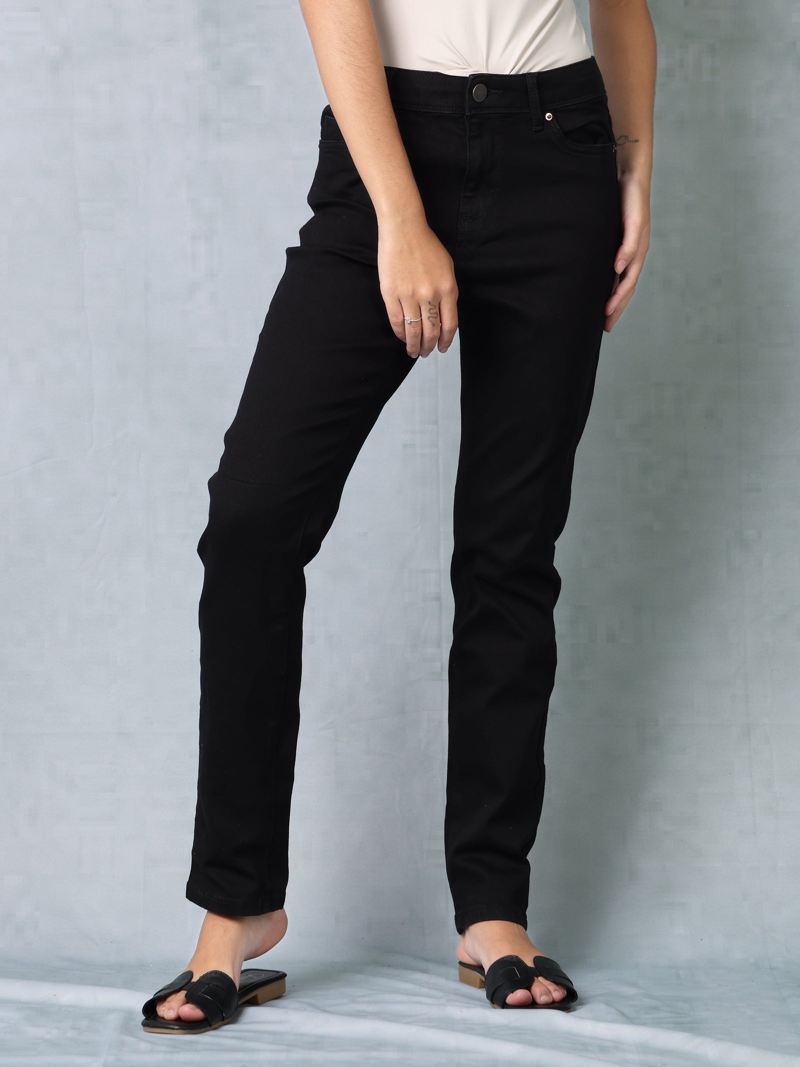 Women Black Straight Fit Jeans