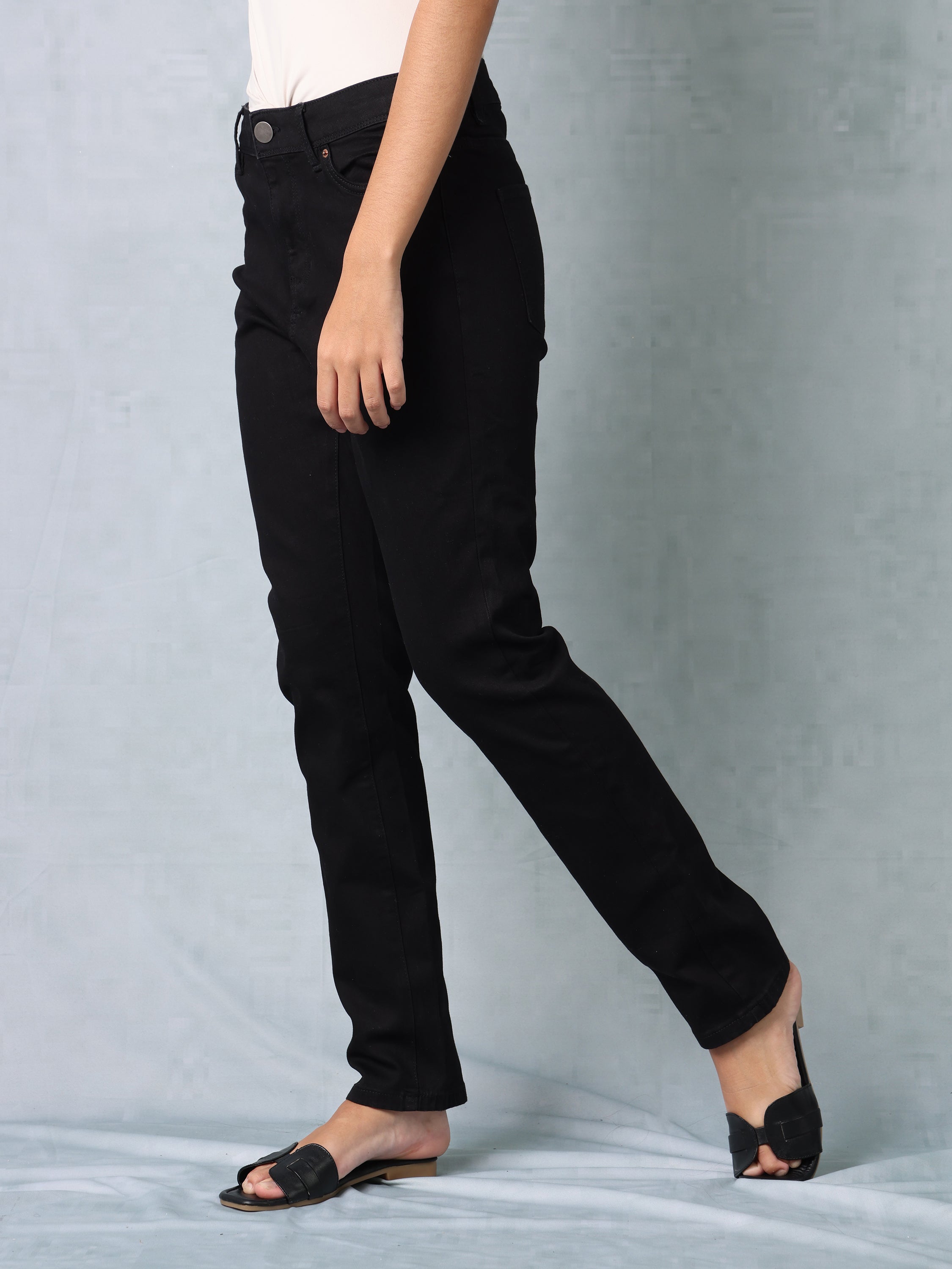 Women Black Straight Fit Jeans