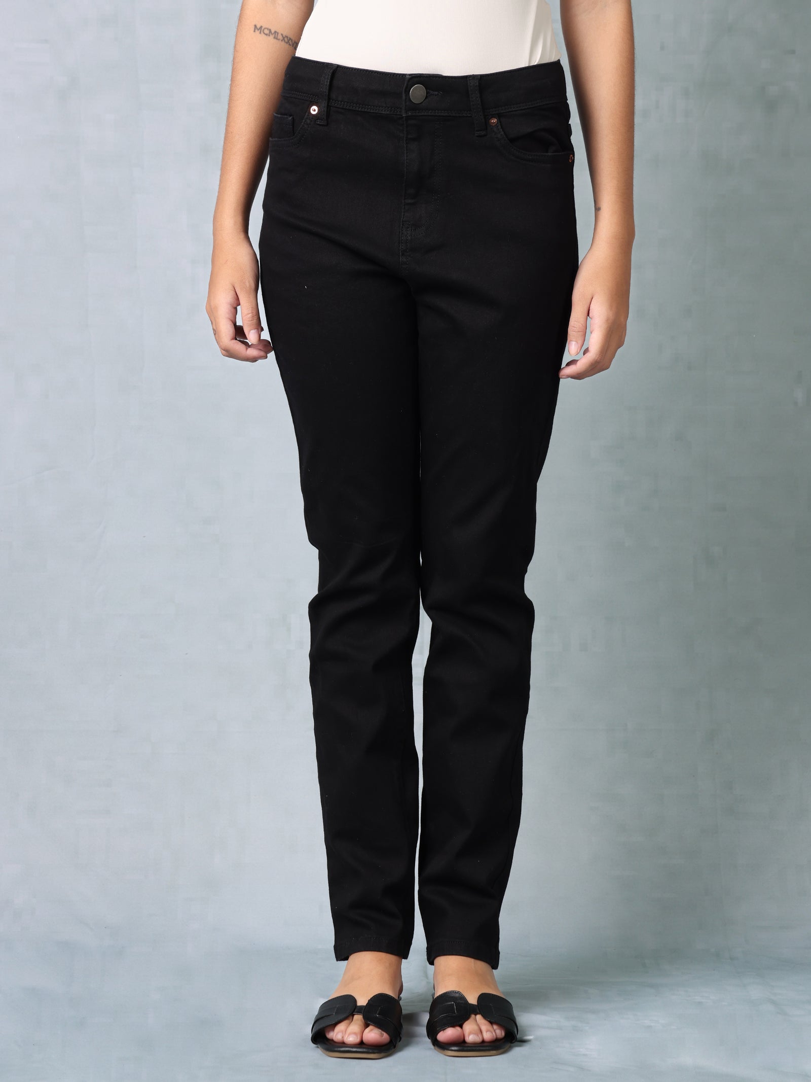 Women Black Straight Fit Jeans