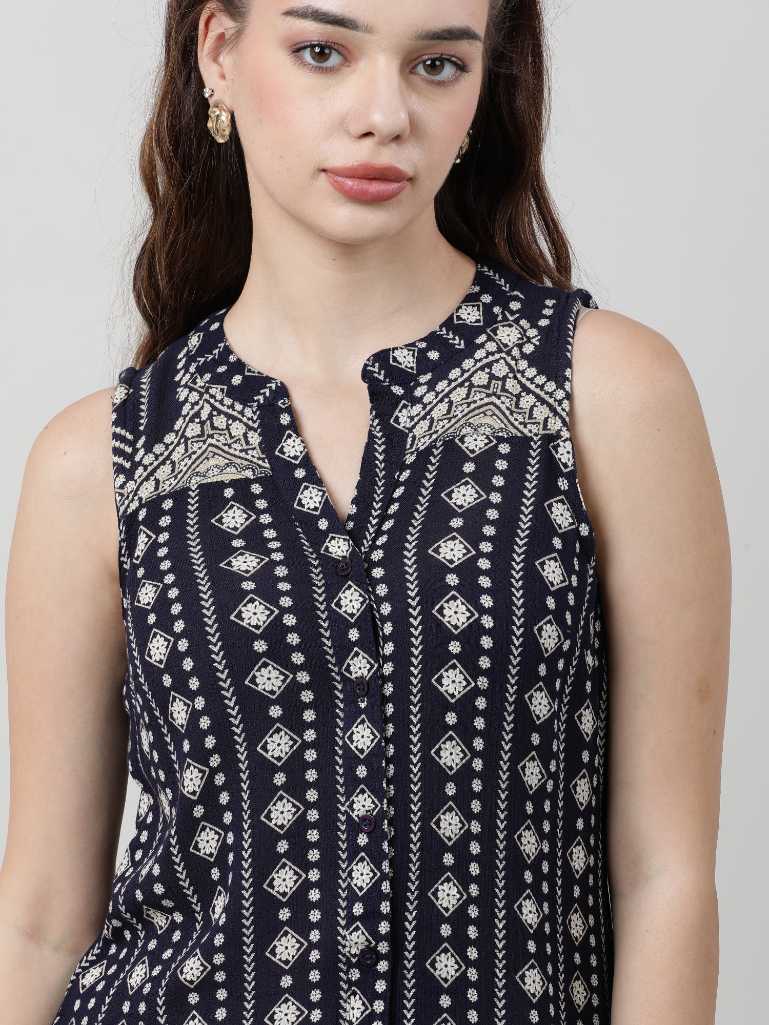 Women Regular Fit Printed Black High Low Top