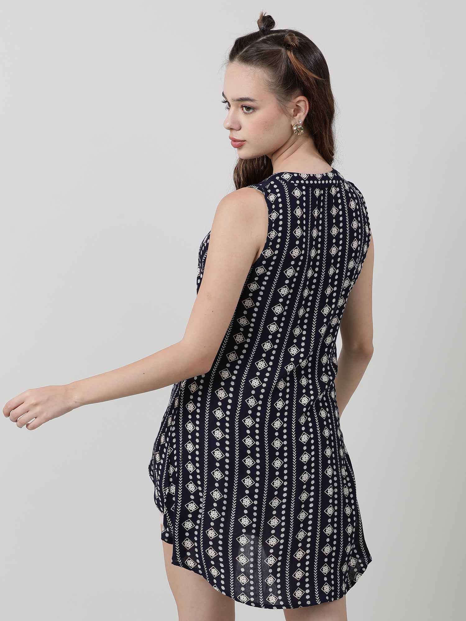 Women Regular Fit Printed Black High Low Top
