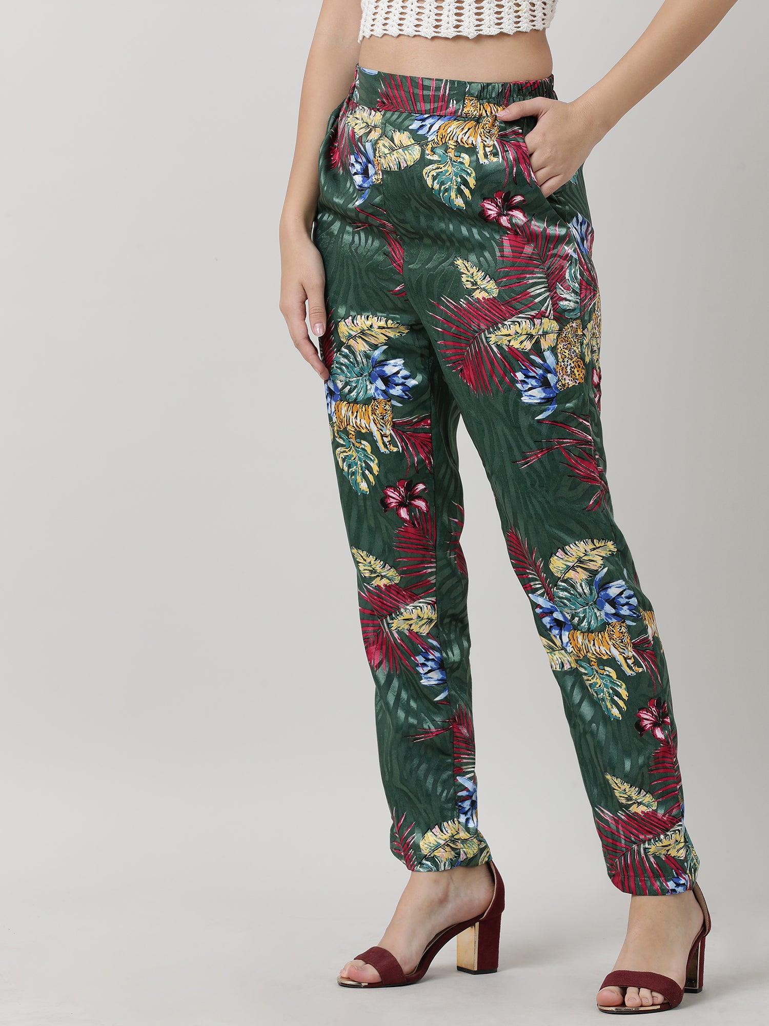 Women Slim Fit Printed Green Pants