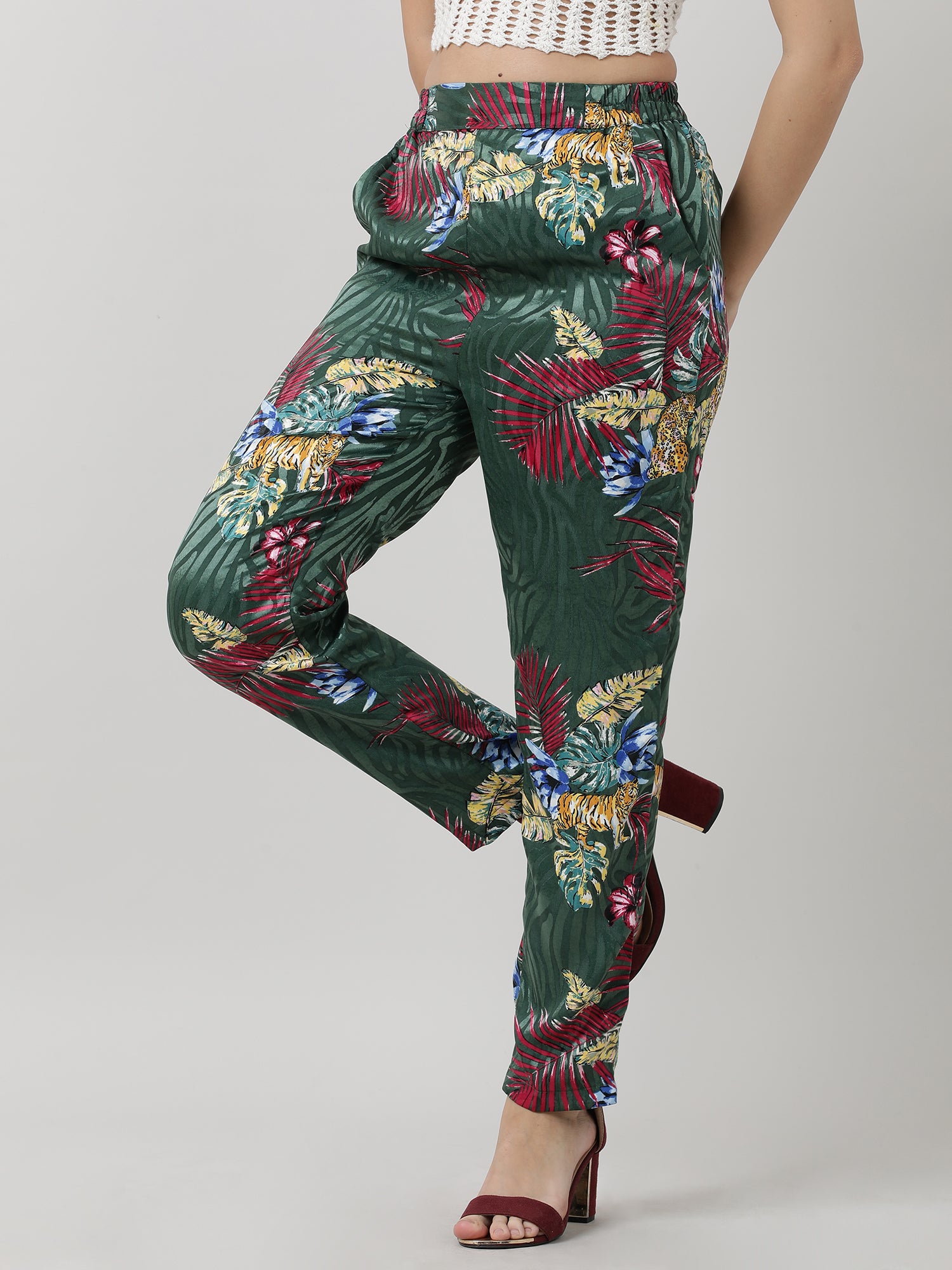 Women Slim Fit Printed Green Pants