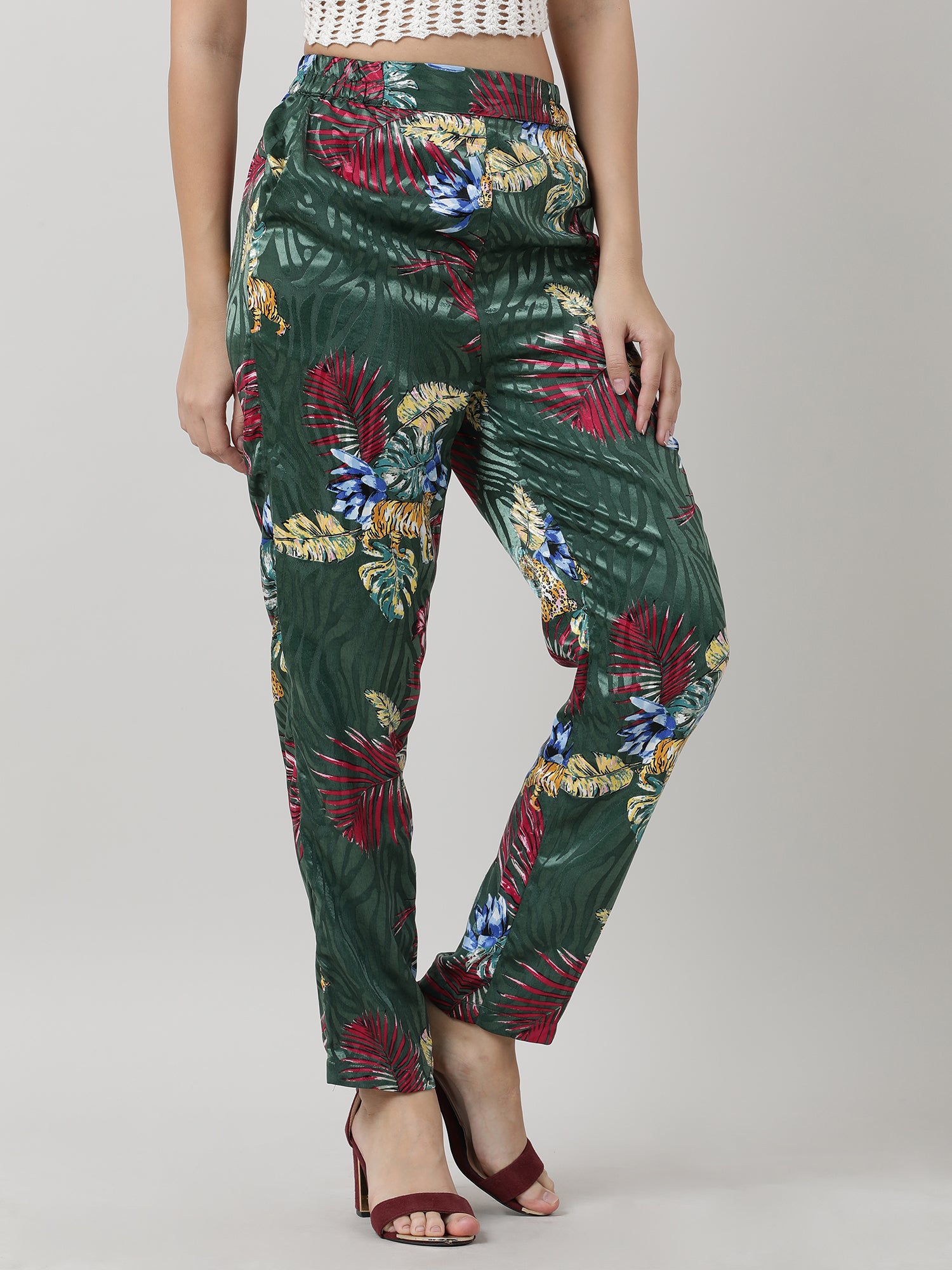 Women Slim Fit Printed Green Pants