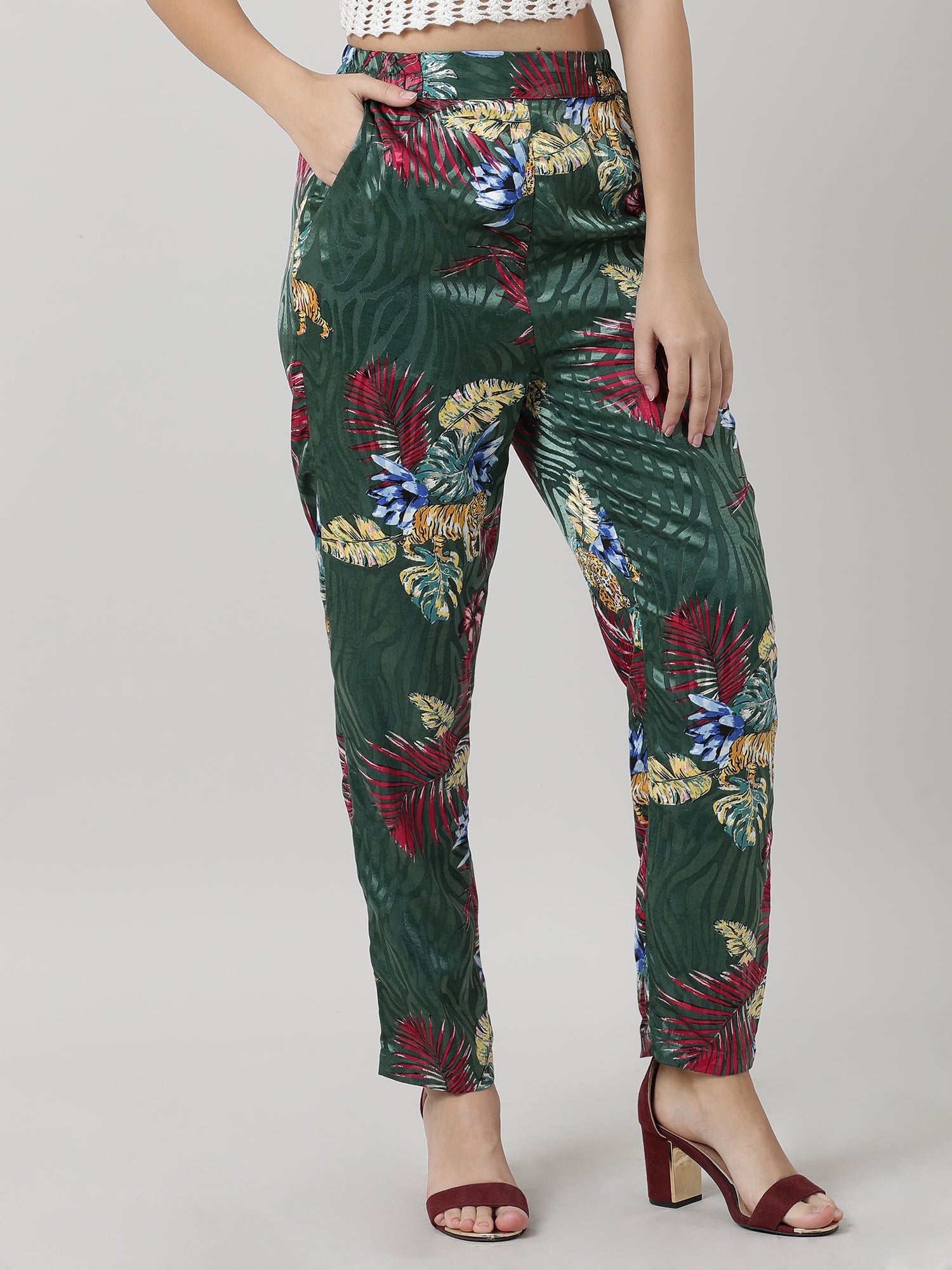 Women Slim Fit Printed Green Pants