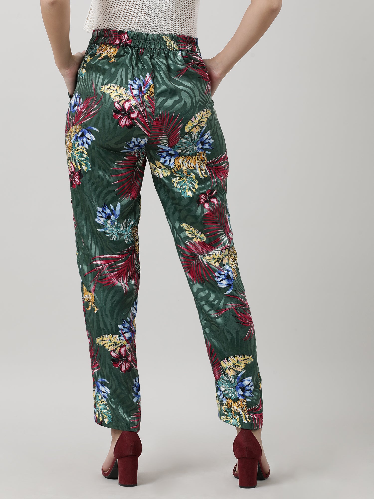 Women Slim Fit Printed Green Pants