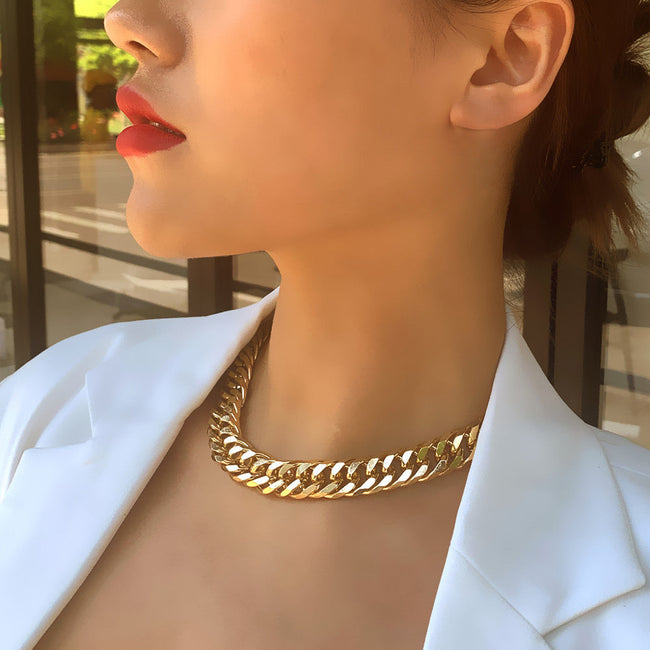 Metal Twist Buckle Collarbone Chain