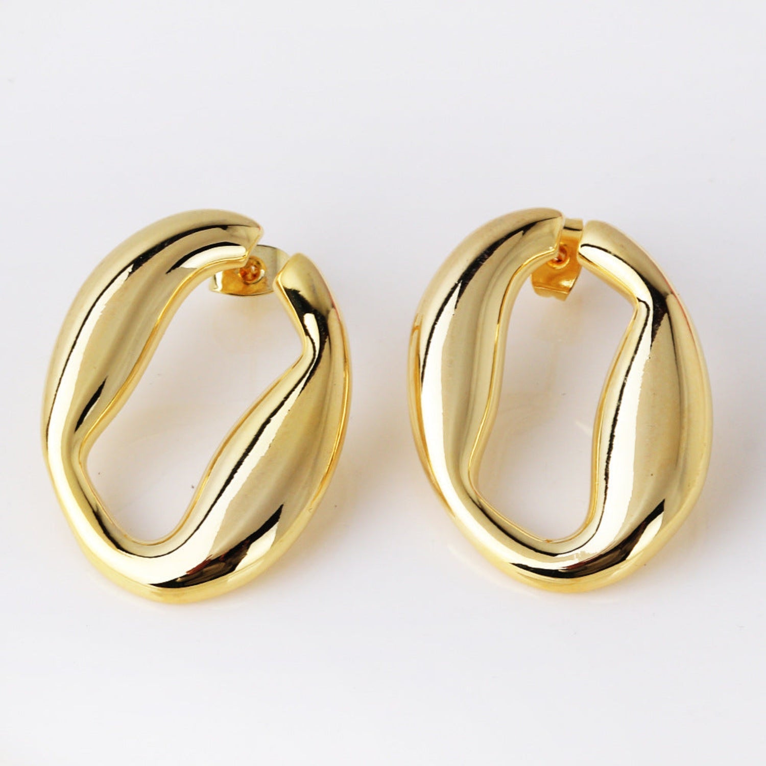 Smoothly Glided Yellow Metal Pin Earring