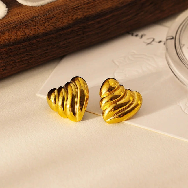 Ribbed Tone Heart Stud