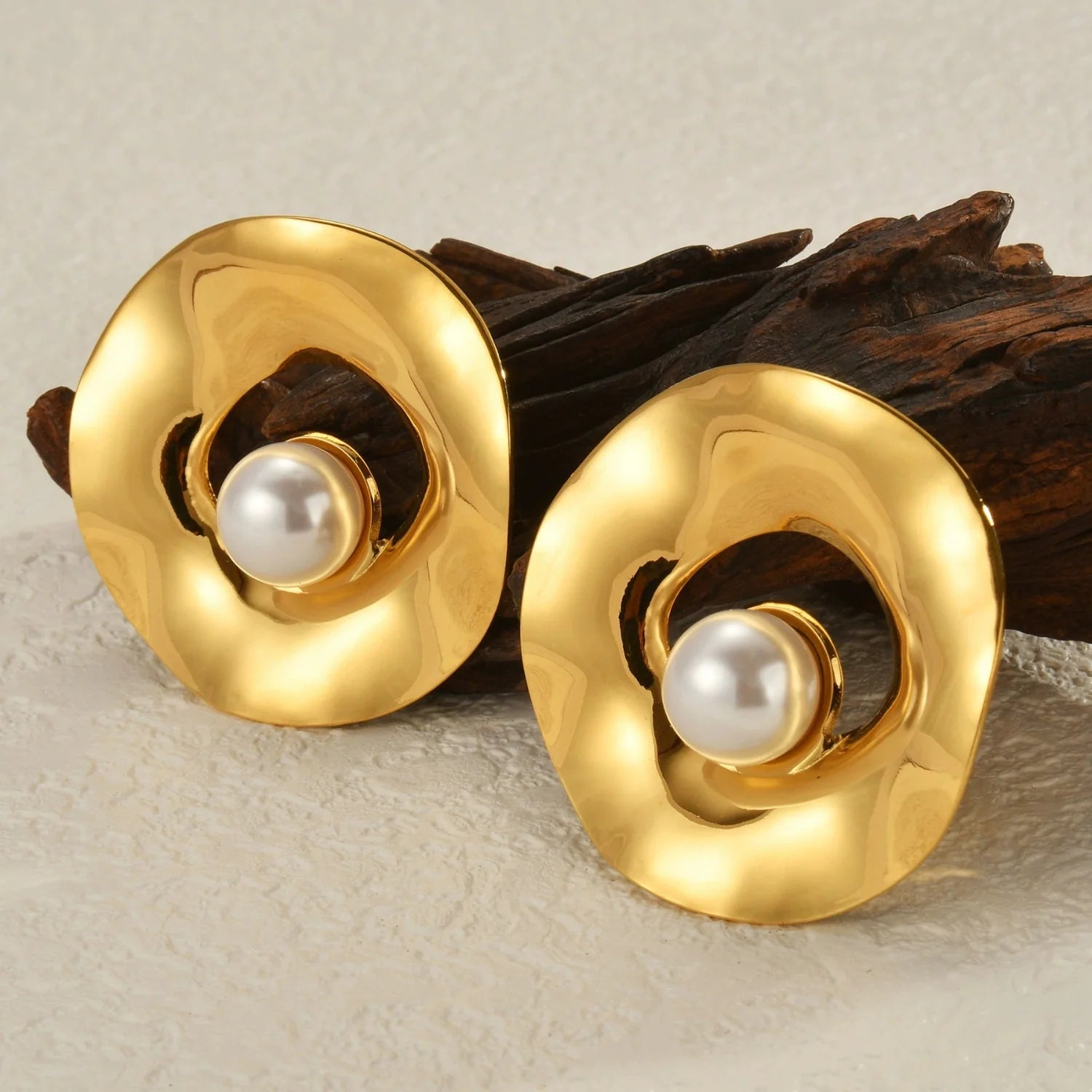 Abstract Oyster Stud With Pearl Detail