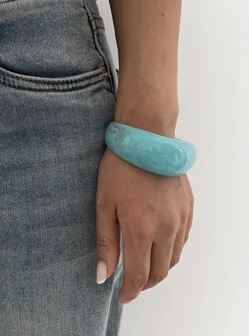 Aqua Blue Glossy Resin Bracelet Design