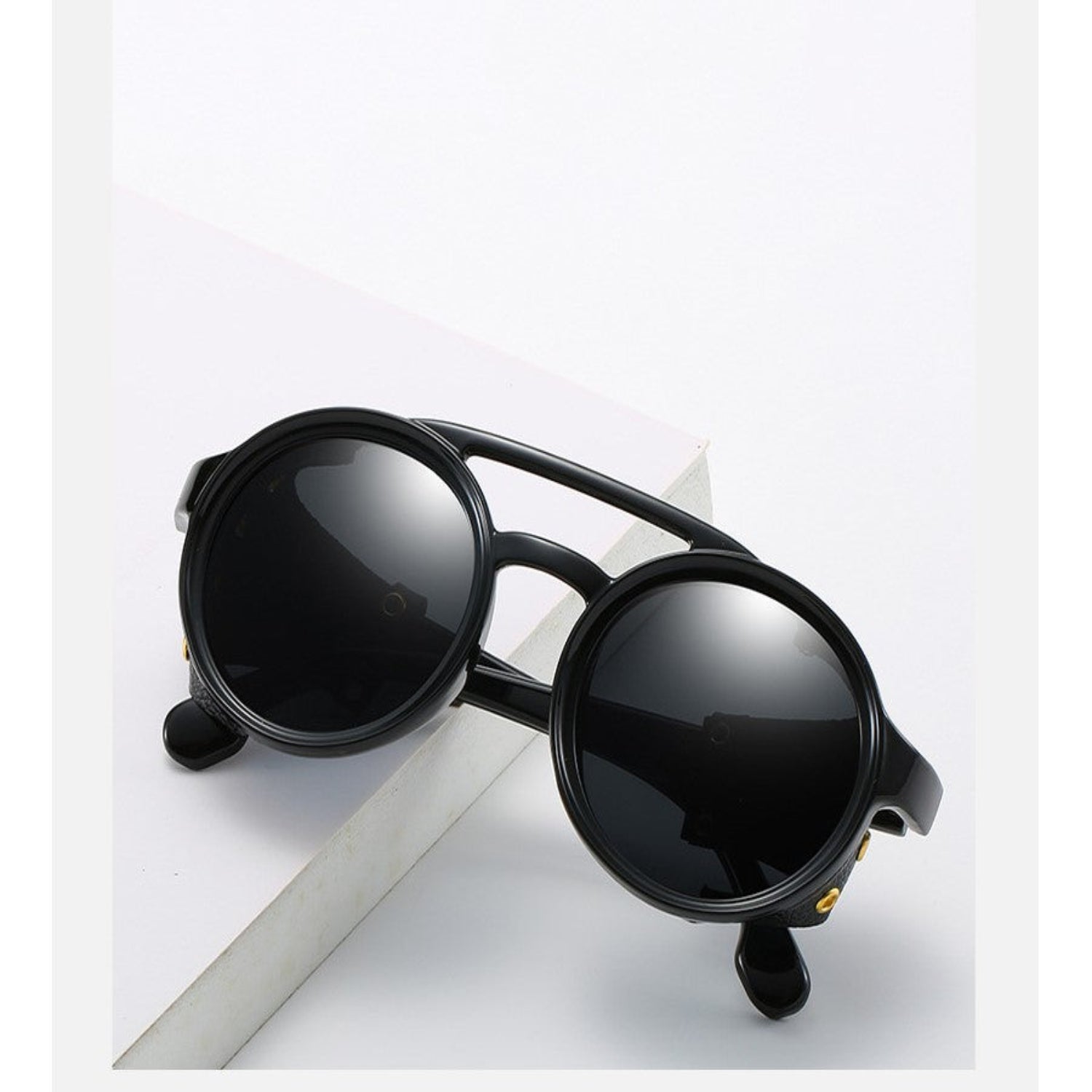 Women Black Round Lens Sunglasses