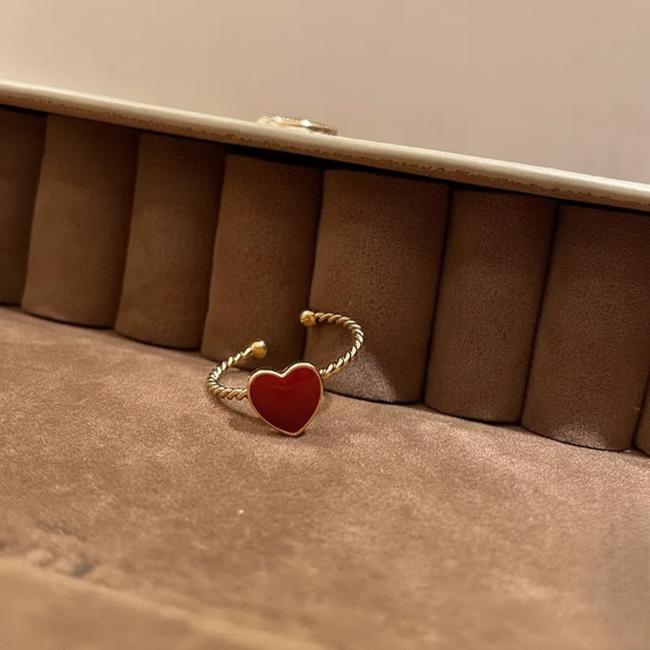 Red Heart Gold Twist Ring