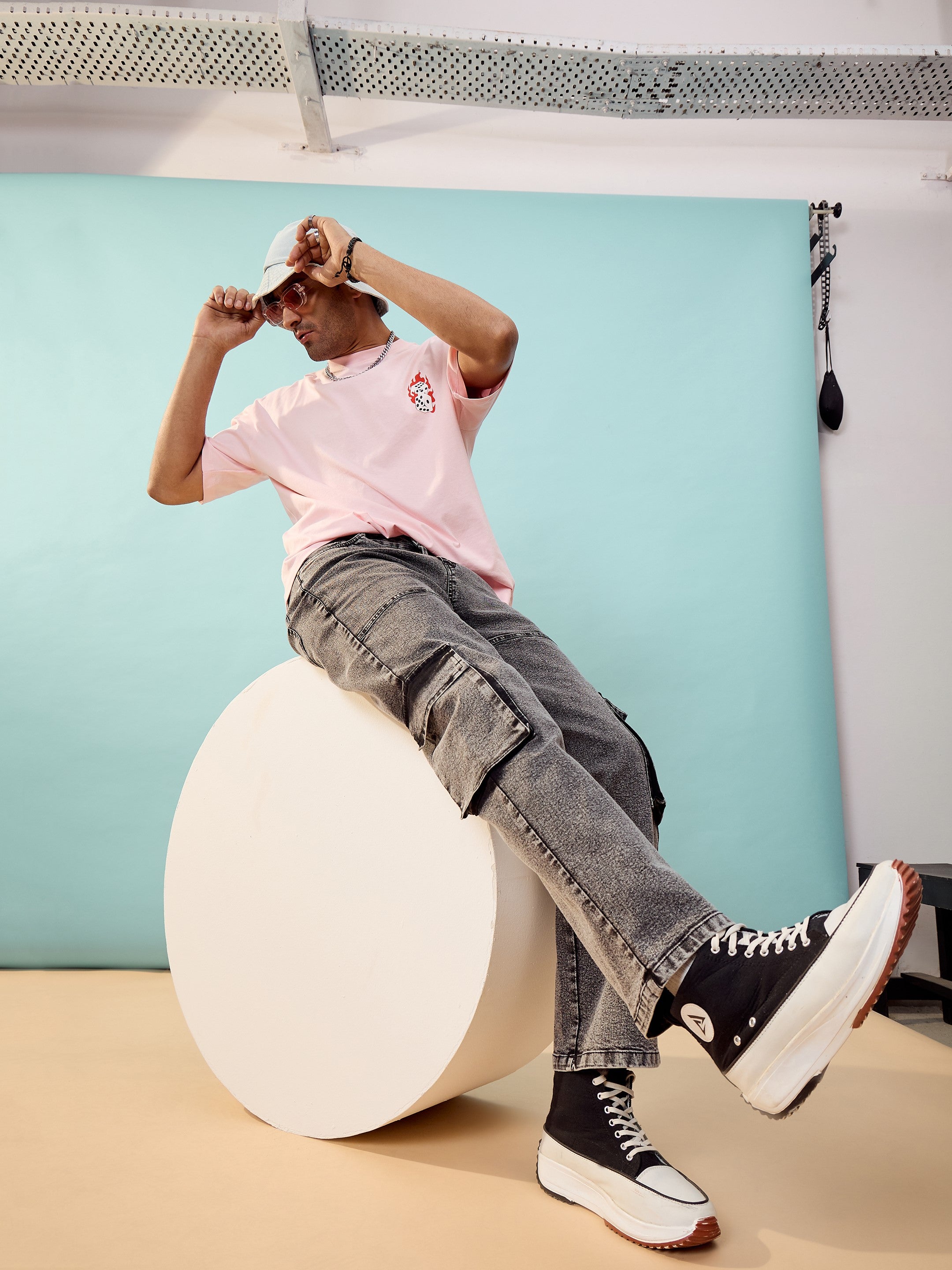 Men Black Washed Cargo Pocket Oversized Jeans