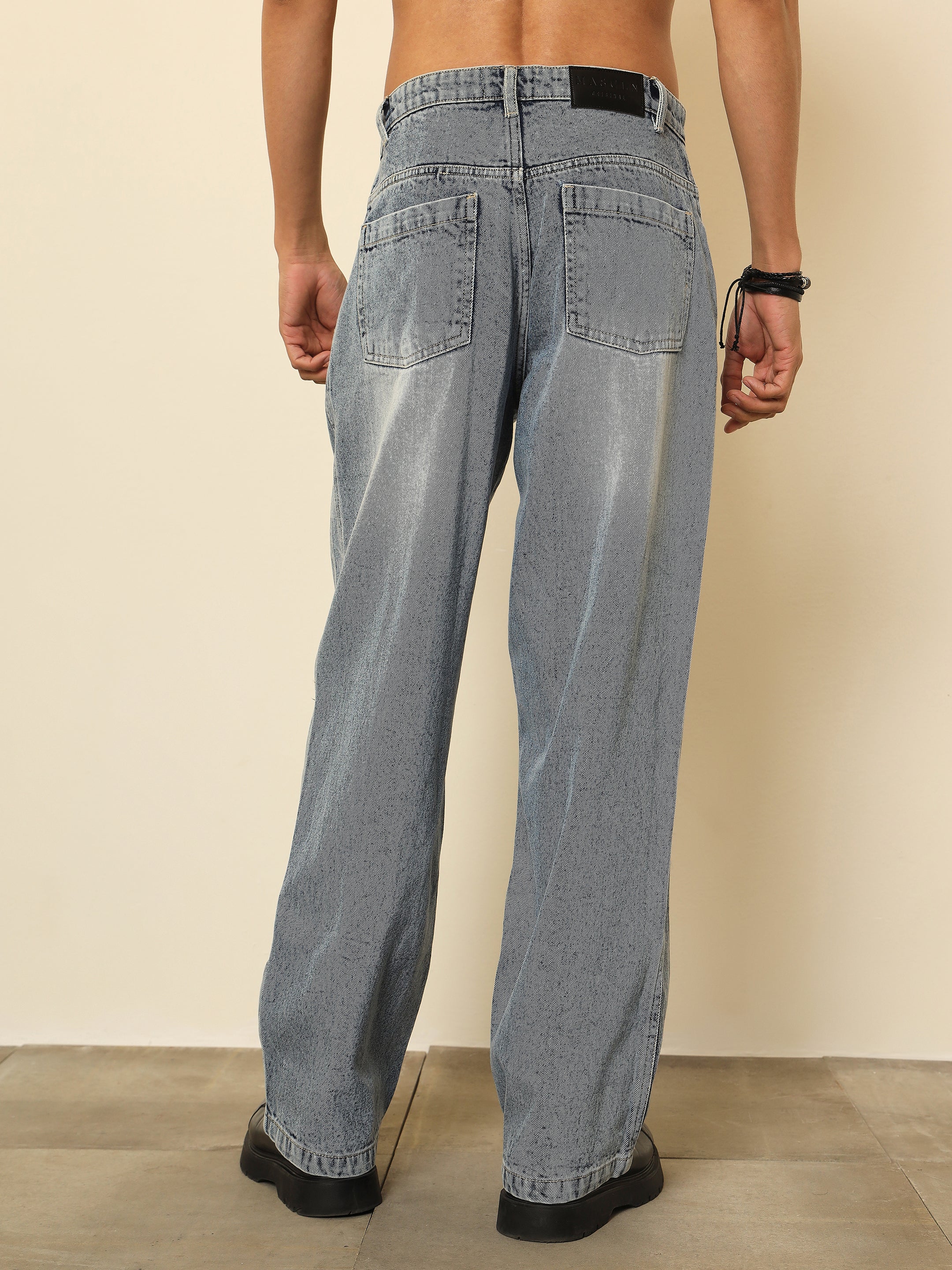 Men Light Blue Distressed Darted-Knee Relax Fit Jeans