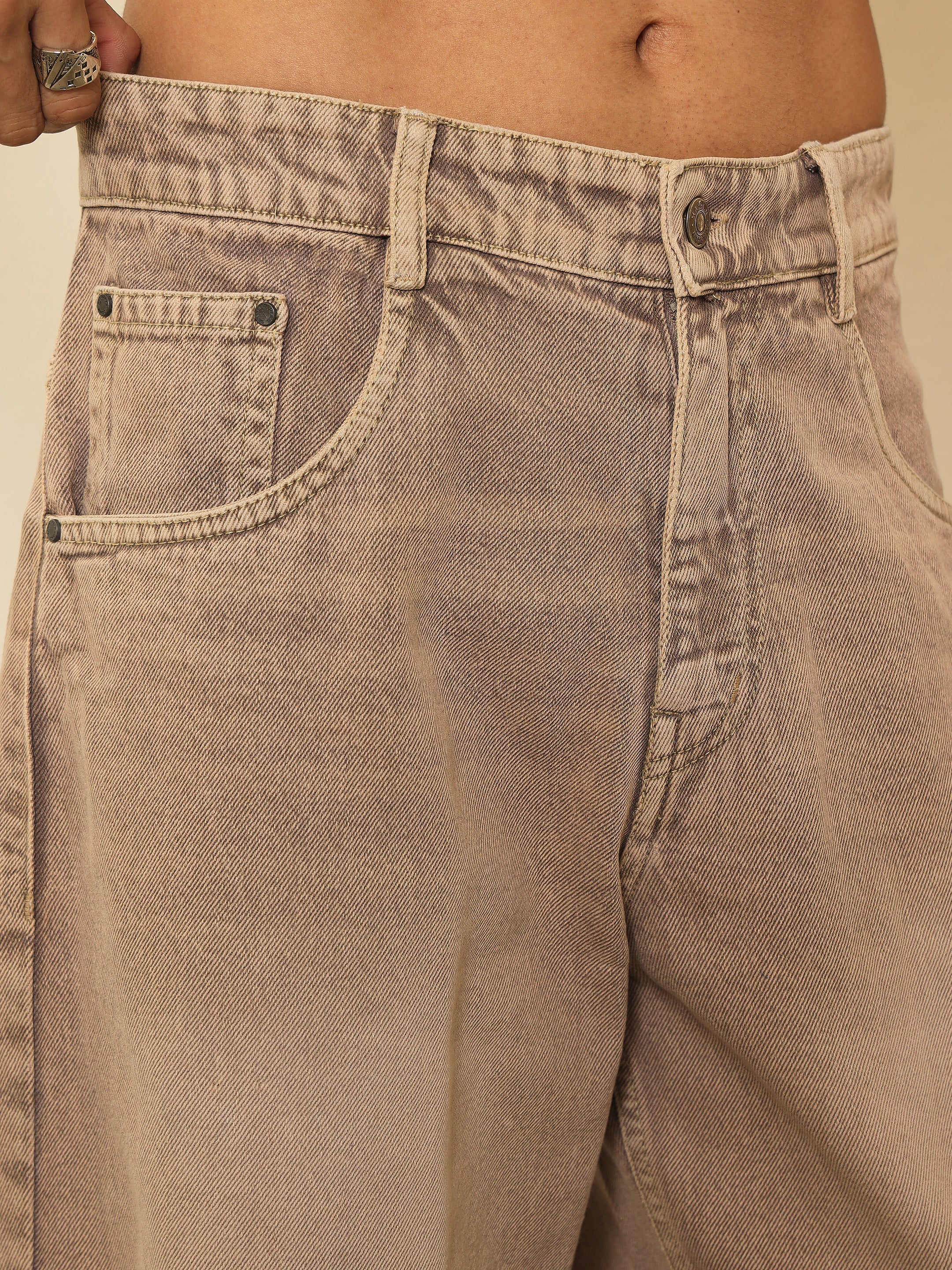 Men Beige Whisker Wash Basic Relax Fit Jeans