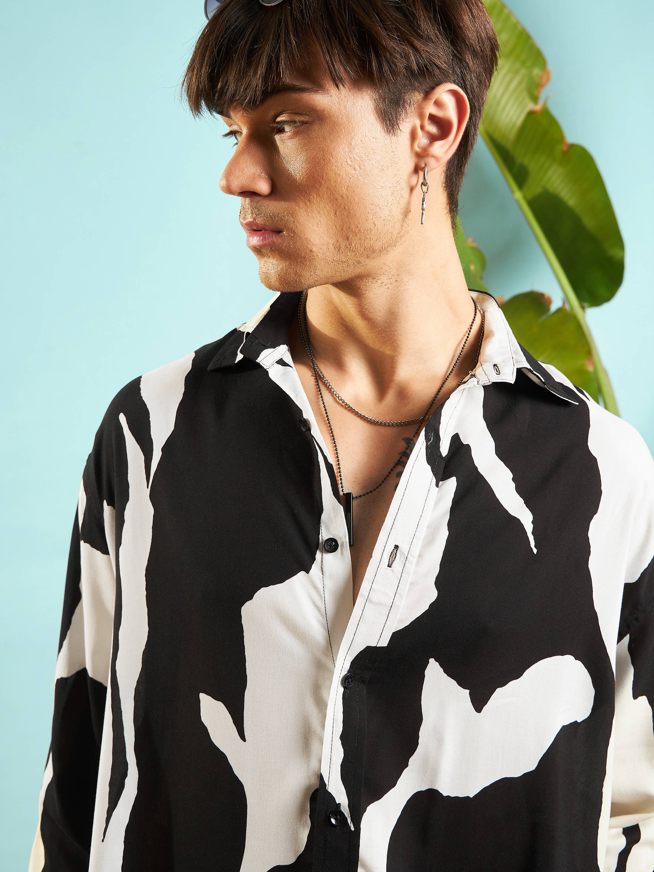 Men White & Black Abstract Printed Relax Fit Shirt
