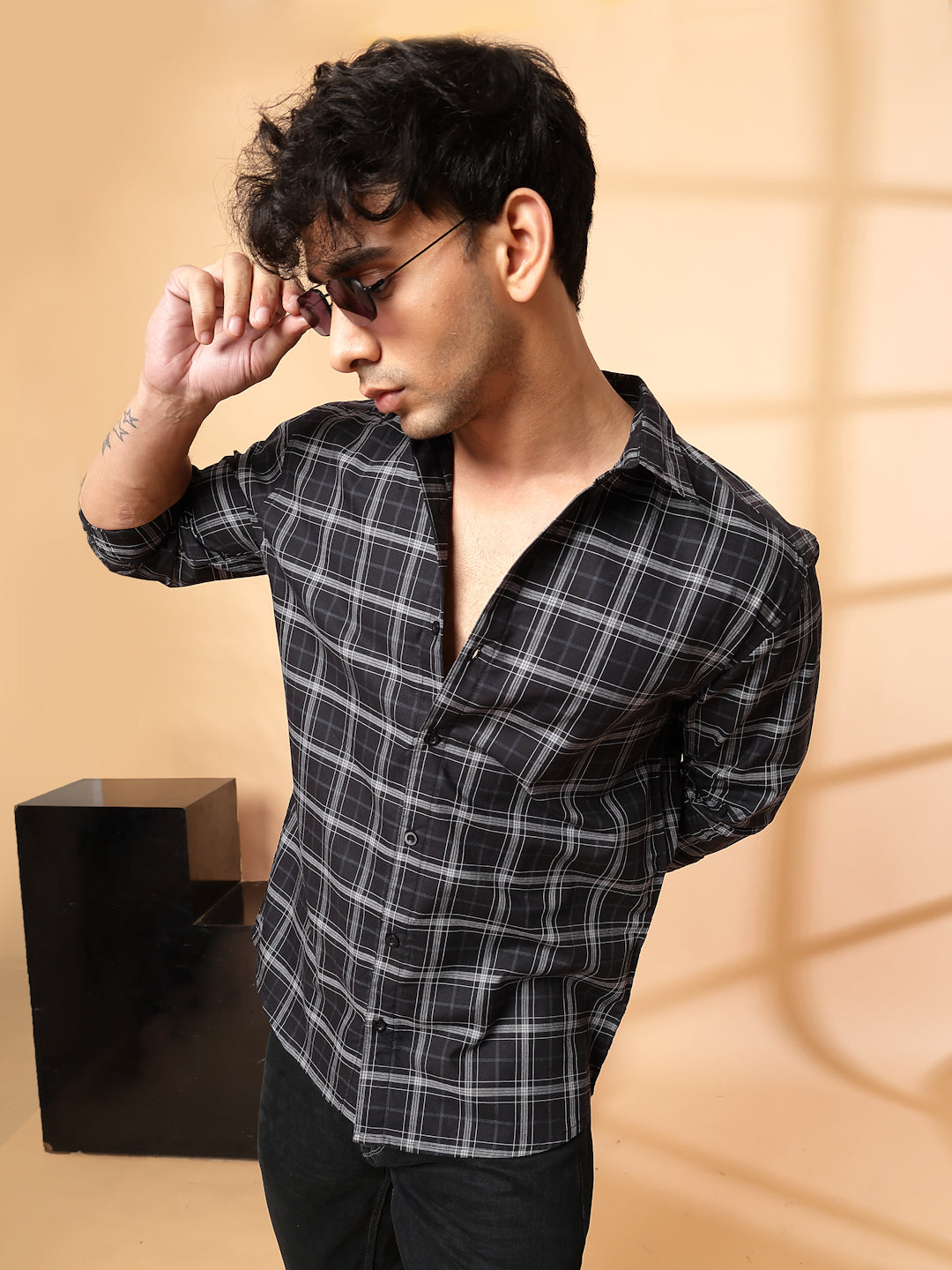 Men Classic Checkered Cotton Fabric Shirt