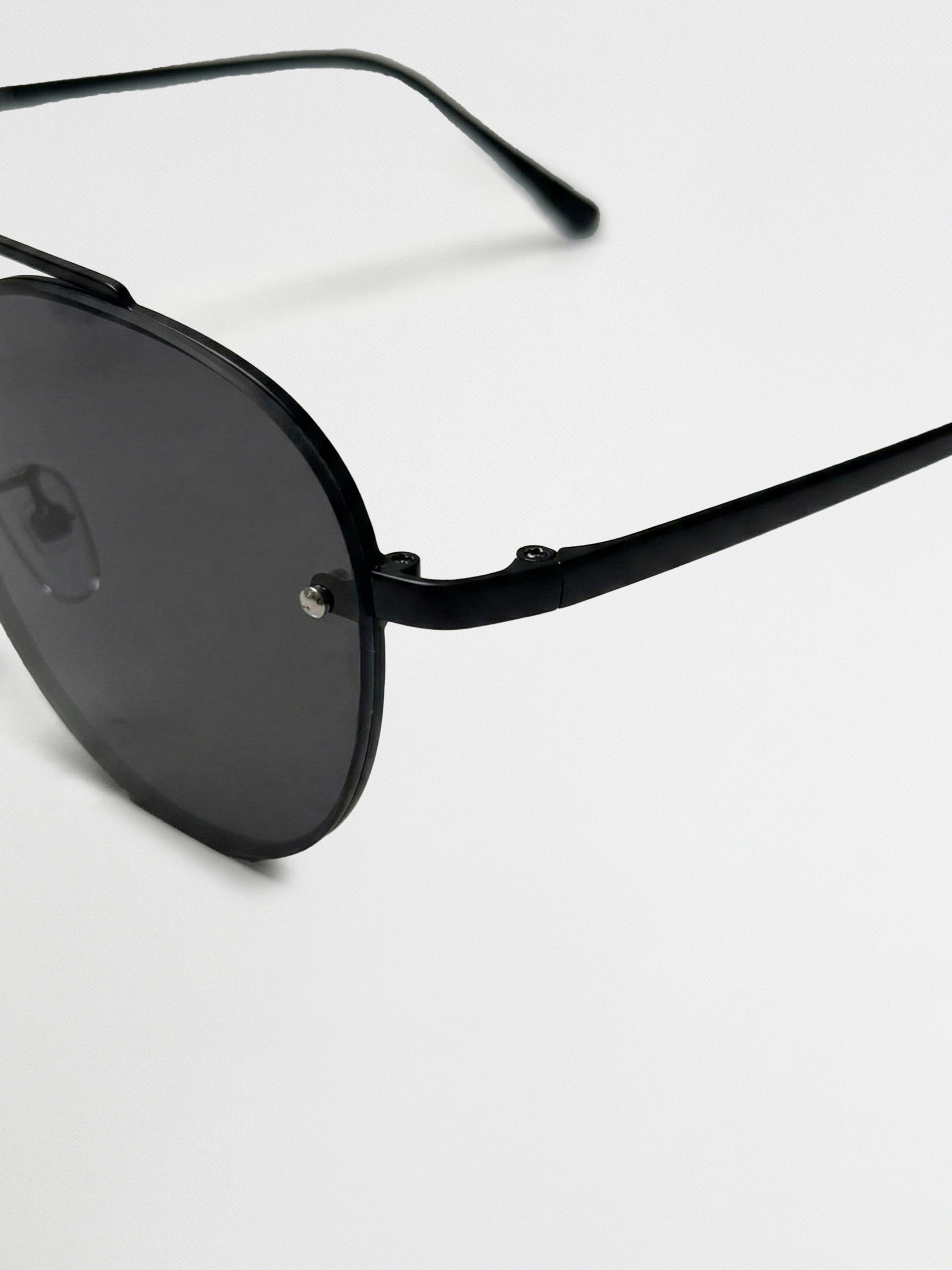 Men Round Full-Rim Sunglasses with Matte Black Frame and Smoke Purple Gradient UV Lenses
